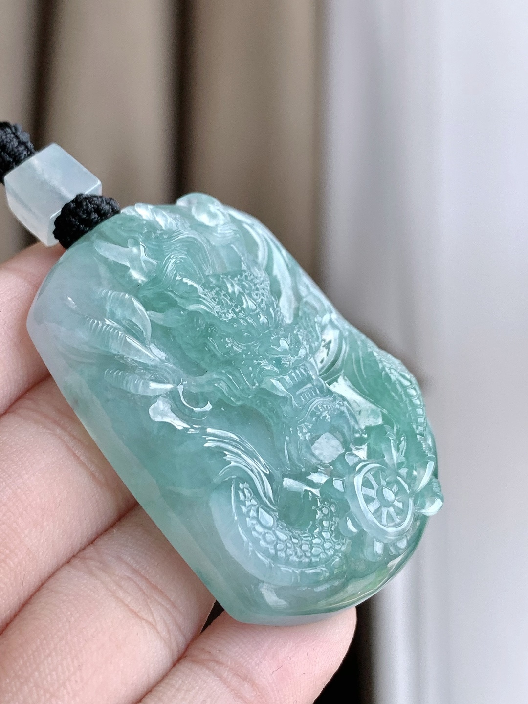 冰飘花龙牌吊坠,性比高 超厚,尺寸49.7-36.7-12.3,重量50克