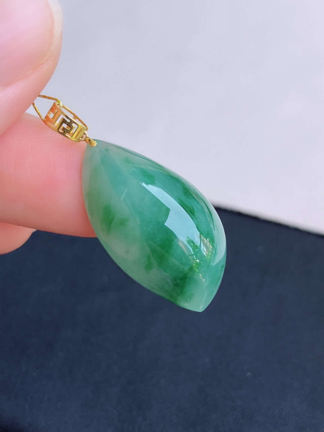 冰飘花随形吊坠，简约时尚。尺寸28/16.5/9/自然光实拍