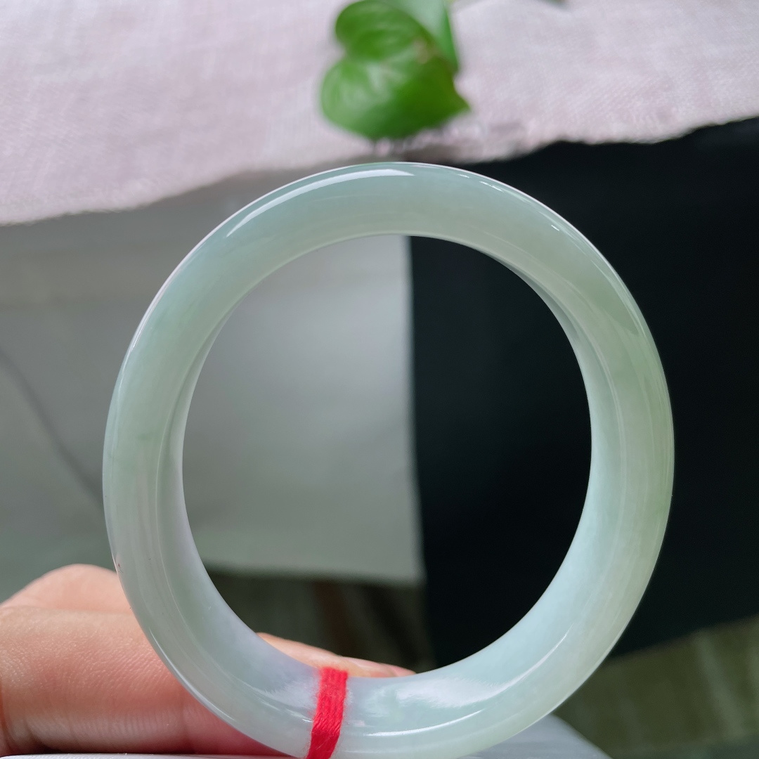 淡绿底贵妃，无裂，色调柔和不挑穿搭，简约清爽，温柔氛围感拉满。ss54969a。