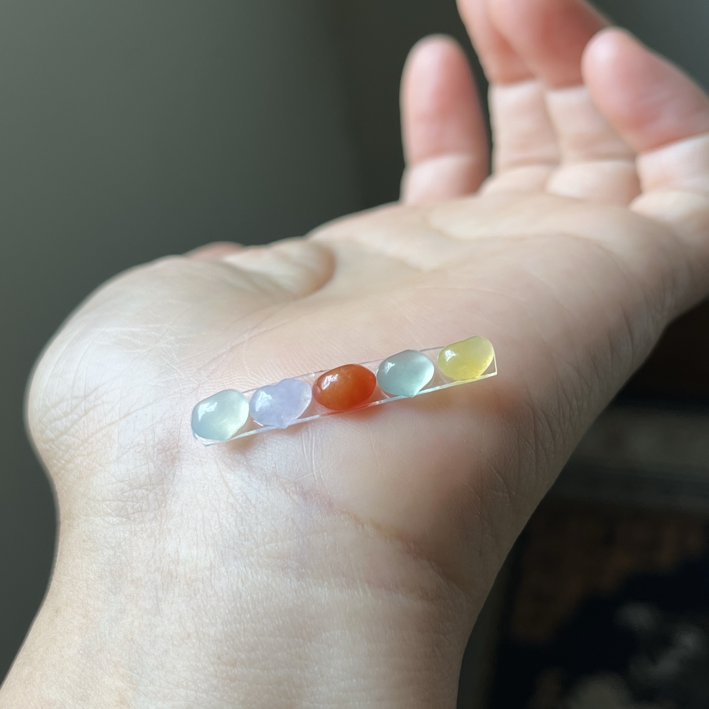 冰种多彩小爱心一组，镶手链，锁骨链都可以哦种水好，冰透，尺寸7.2×6.3×3.5，参考图9，超值
