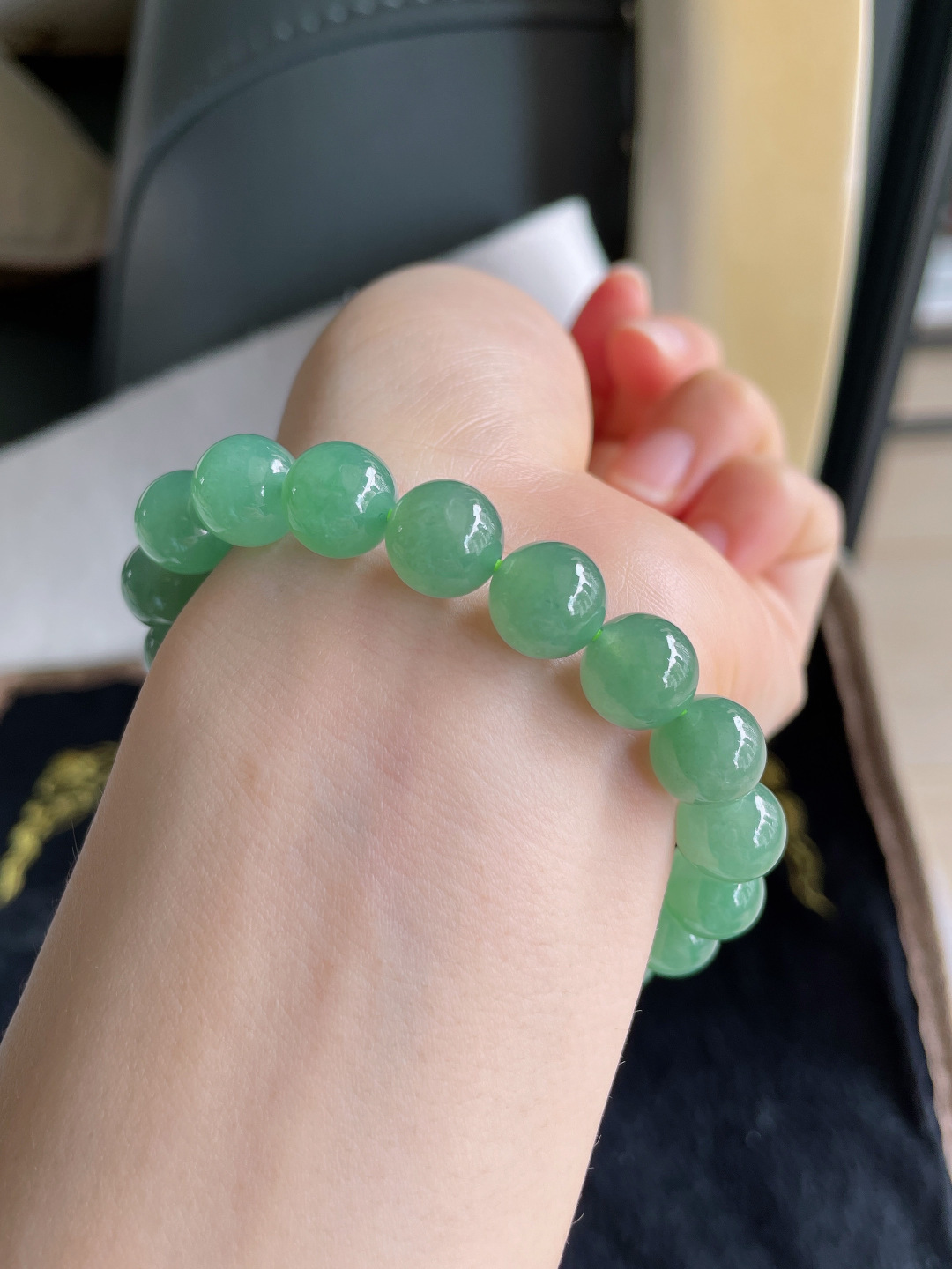 ️，天然翡翠A货，冰满绿冰晴绿手串，尺寸：9.8mm。【编4428】