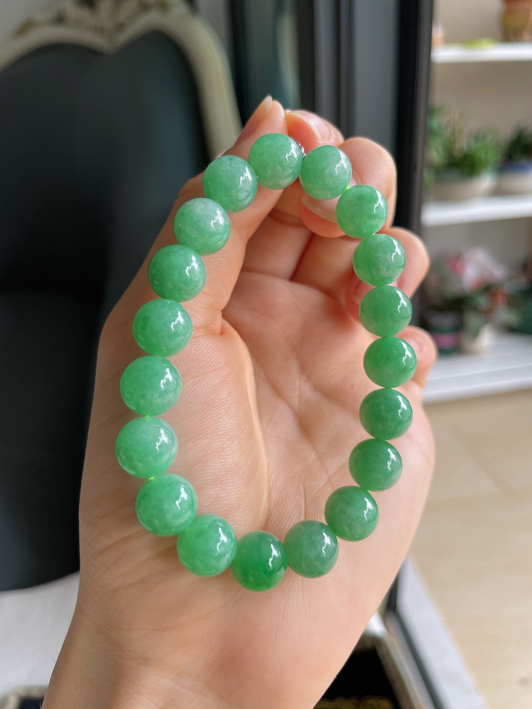 ️，缅甸天然翡翠A货，冰满绿手串，尺寸：9.8mm。【编4586】