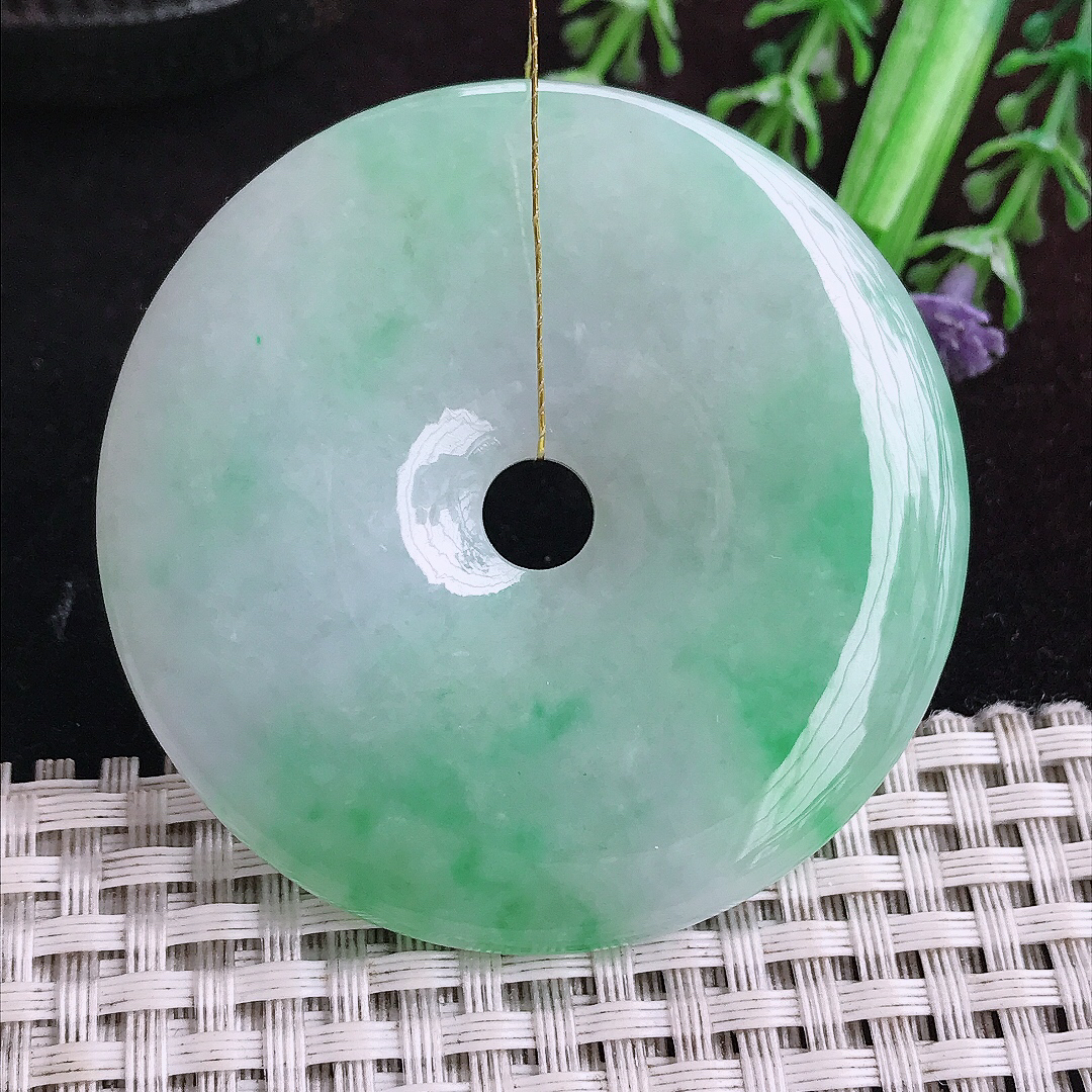 实拍A货翡翠54.6/7.6老坑冰润飘绿超大平安扣吊坠翡翠玉坠