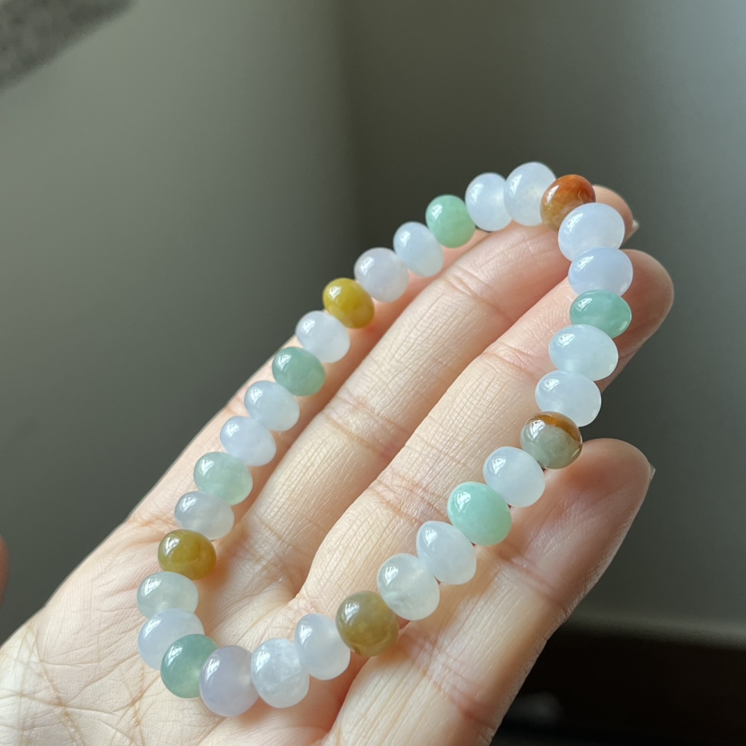 冰种多彩算盘珠手链，种水好，色彩丰富，尺寸8.2×6.1