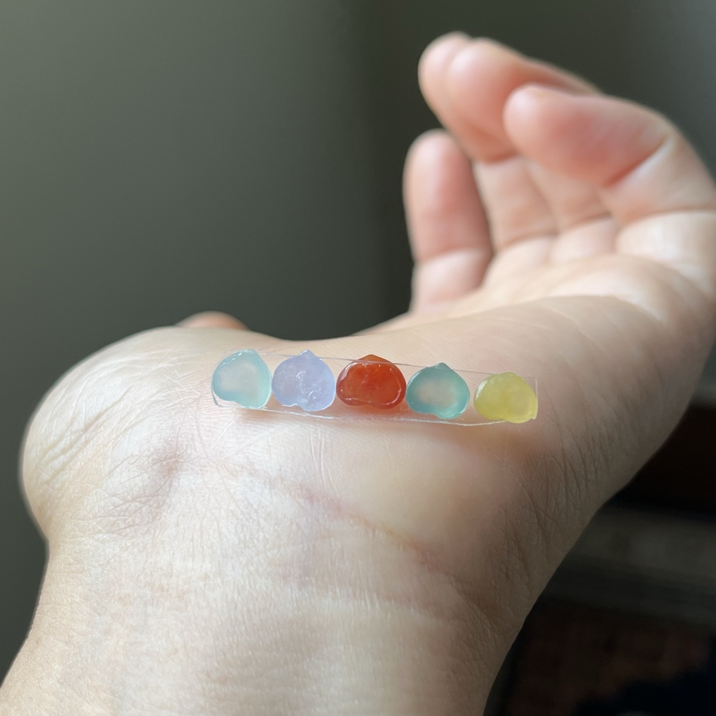 冰种多彩小爱心一组，镶手链，锁骨链都可以哦种水好，冰透，尺寸7.2×6.3×3.5，参考图9，超值