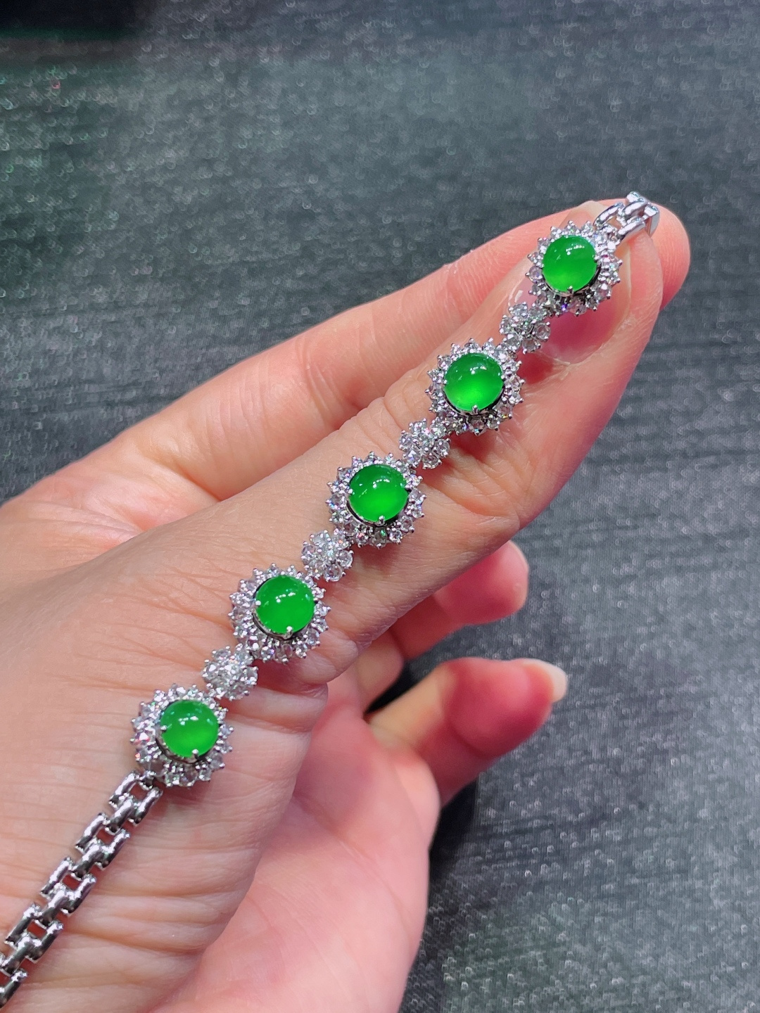 高冰绿蛋面手链，晶莹剔透，新颖时尚，品相，1-5.5-5