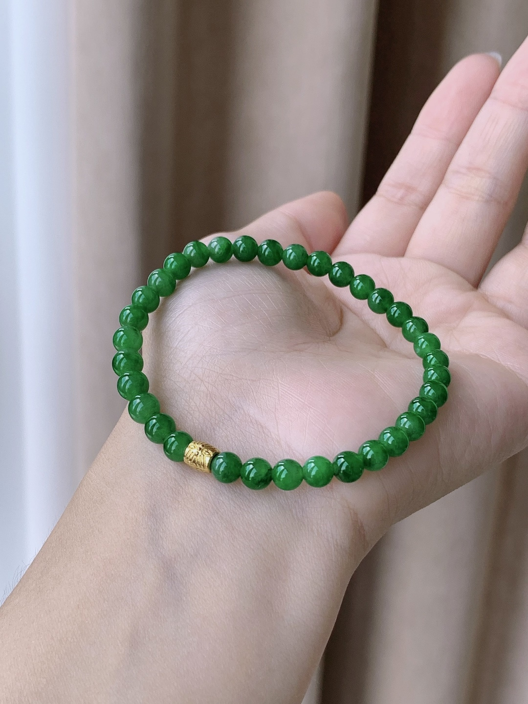 珠子冰辣阳绿手串圆珠珠子手串,性比高,满色满绿,尺寸5.2mm,重量9.2克