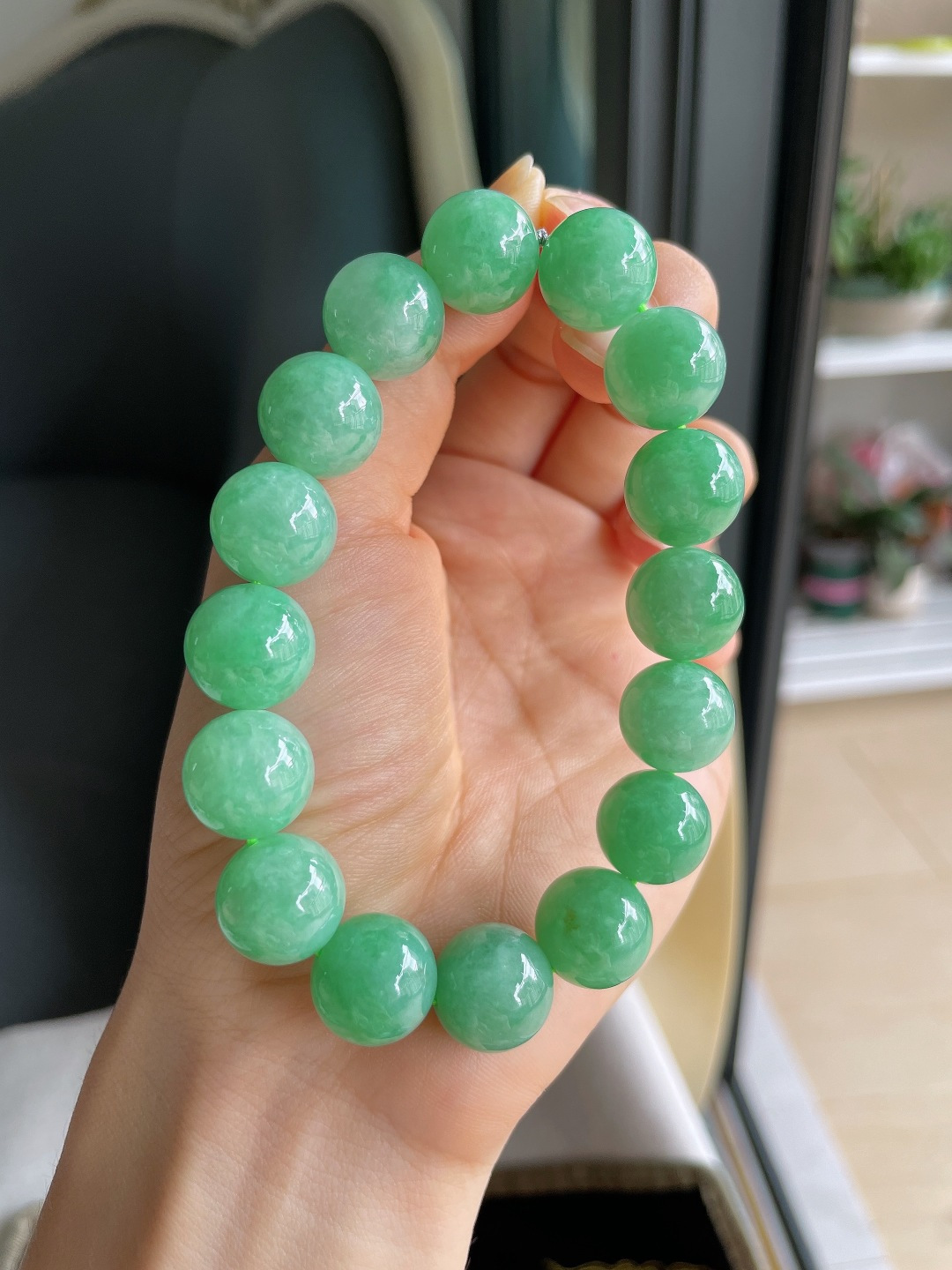 缅甸天然翡翠A货，冰满绿手串，尺寸：13mm。【编4571】