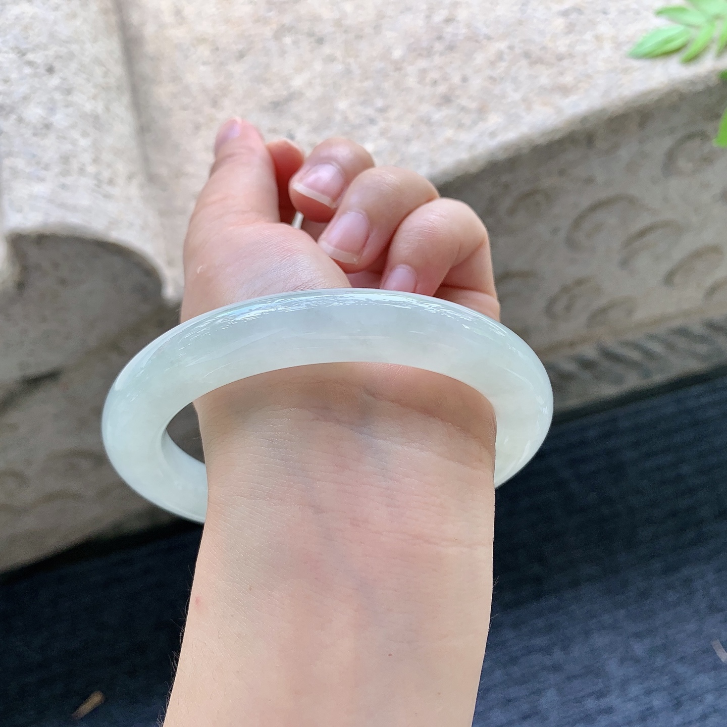 正圈65 66，糯冰底色，水润，种老，细腻，有纹线