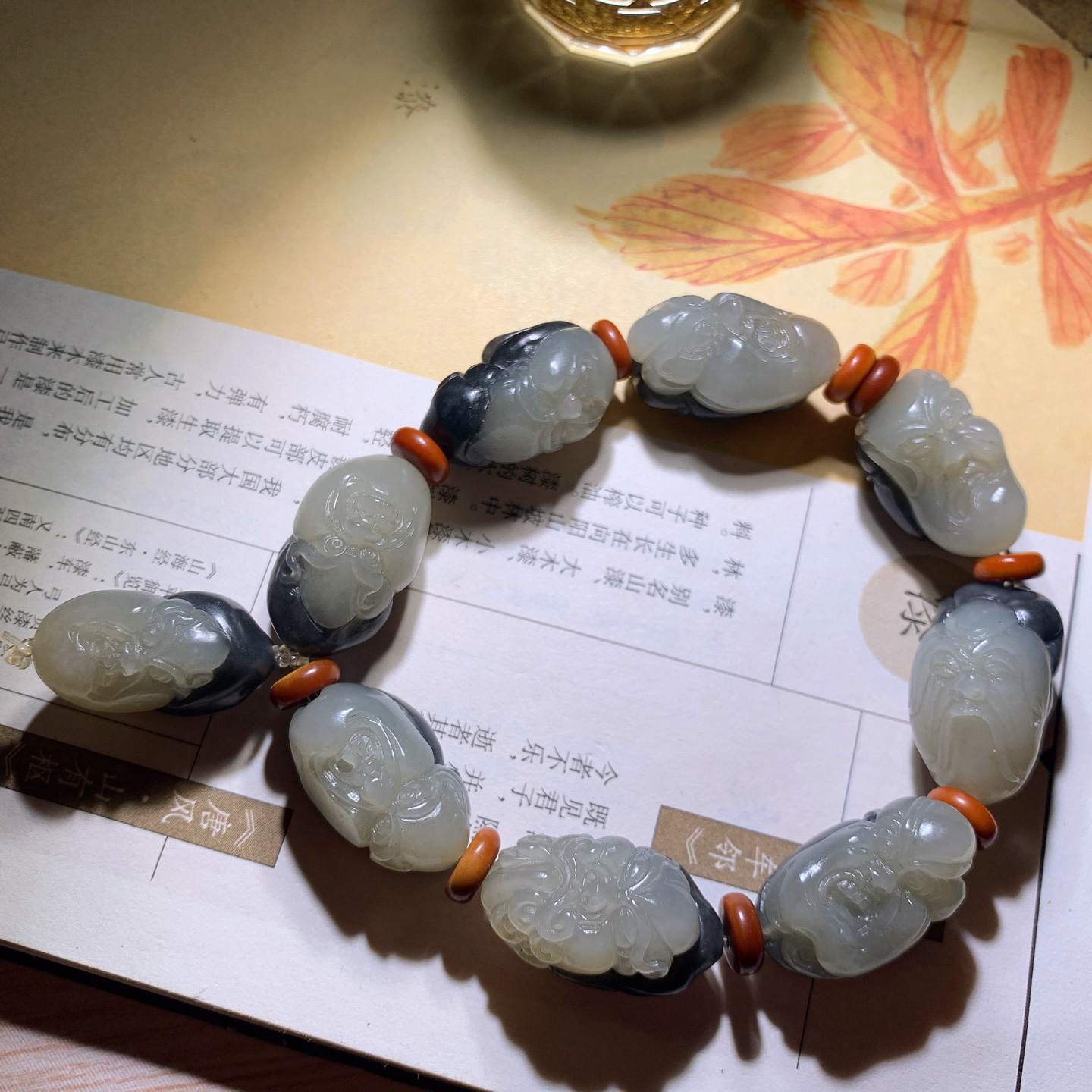 新疆和田玉籽料青花十八罗汉手串 单颗尺寸24/14/14重66克。玉质细腻油润。手推出油。佩戴高端典雅。lt260901