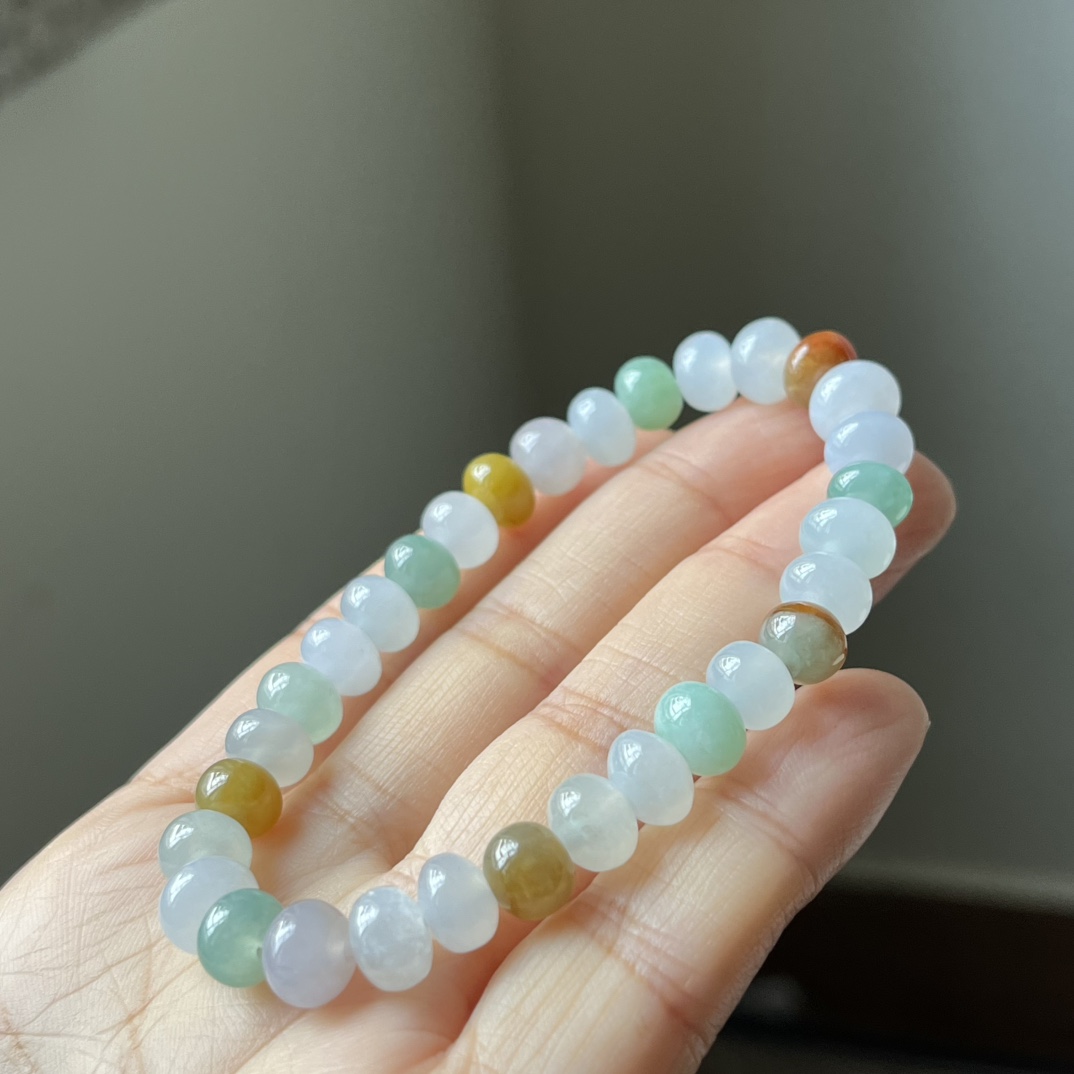 冰种多彩算盘珠手链，种水好，色彩丰富，尺寸8.2×6.1