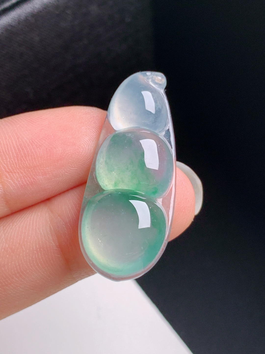 冰种飘绿福豆，种老起胶，饱满圆润，四季纳福