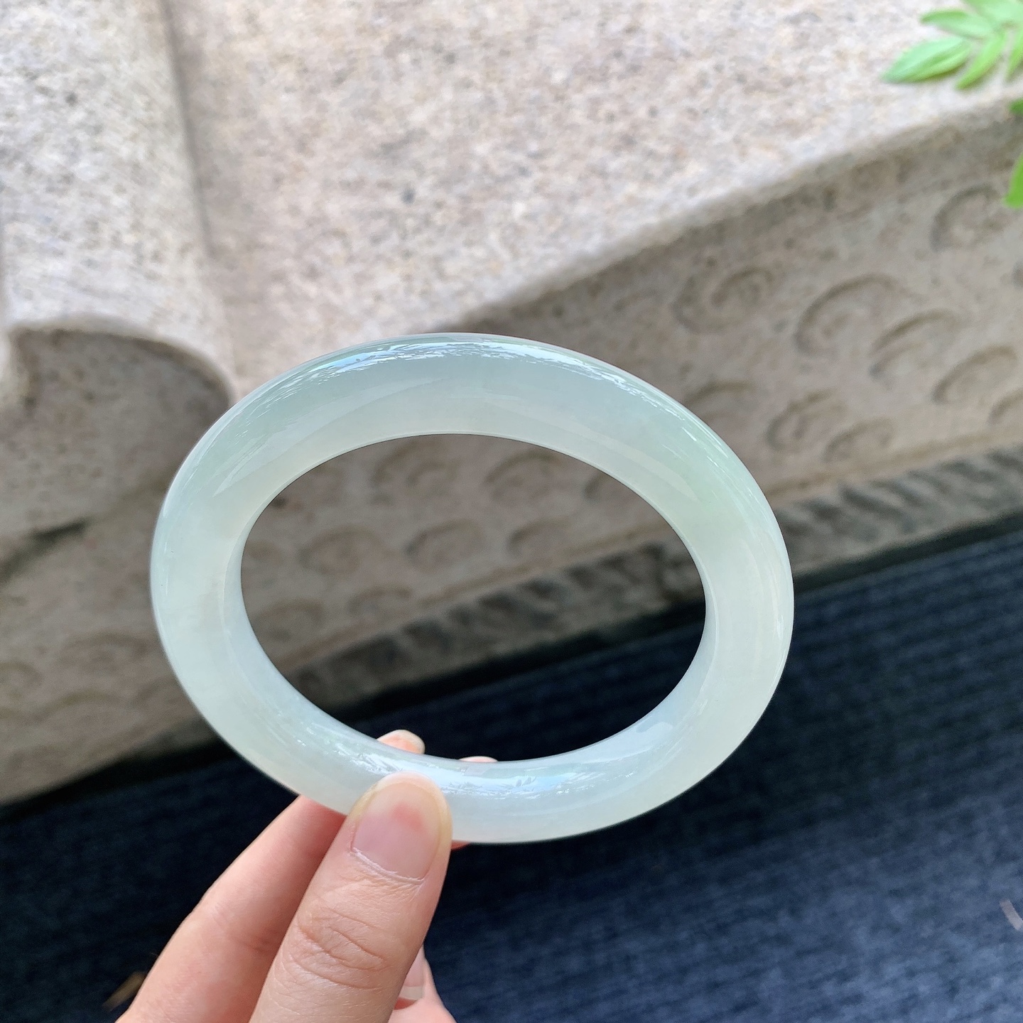 正圈65 66，糯冰底色，水润，种老，细腻，有纹线