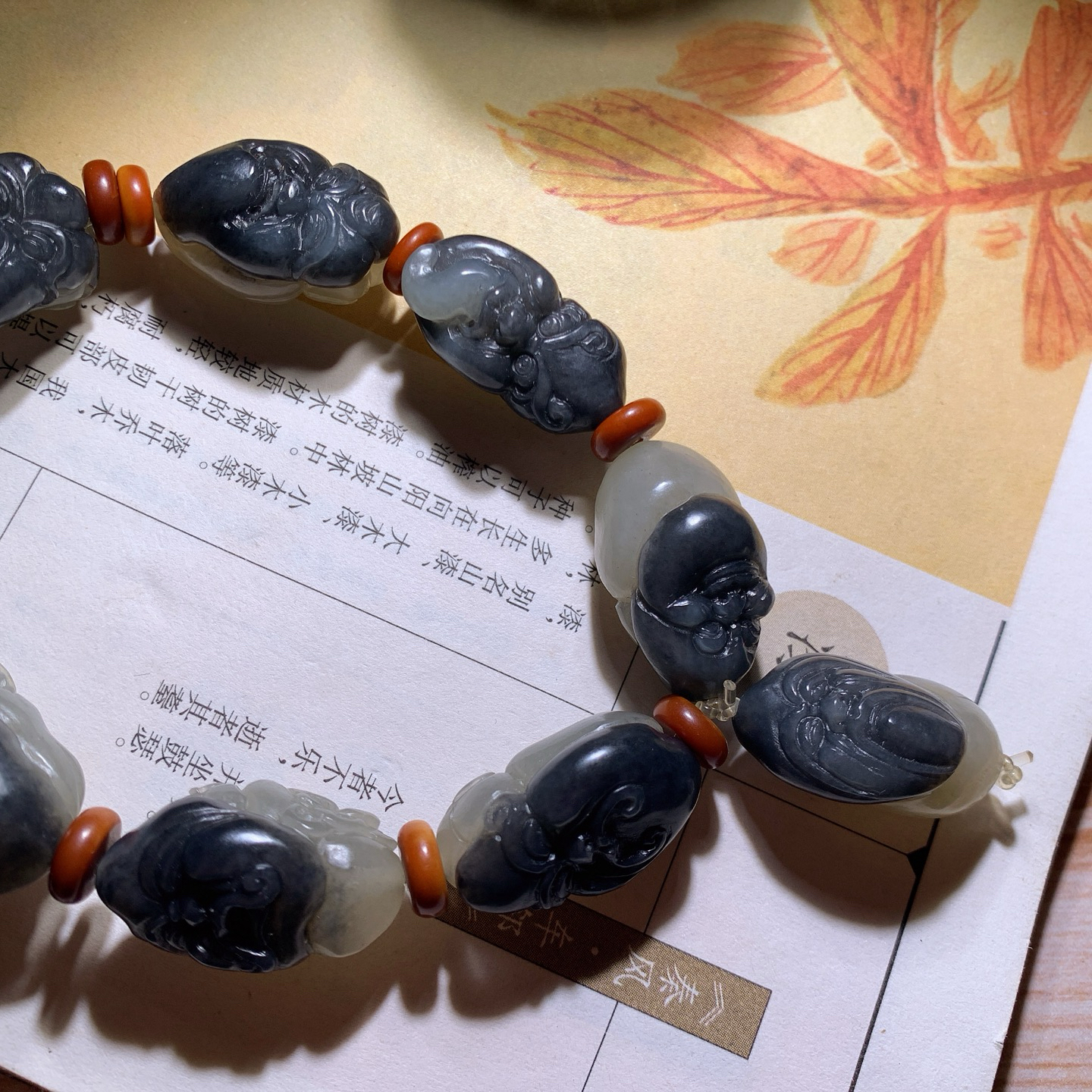 新疆和田玉籽料青花十八罗汉手串 单颗尺寸24/14/14重66克。玉质细腻油润。手推出油。佩戴高端典