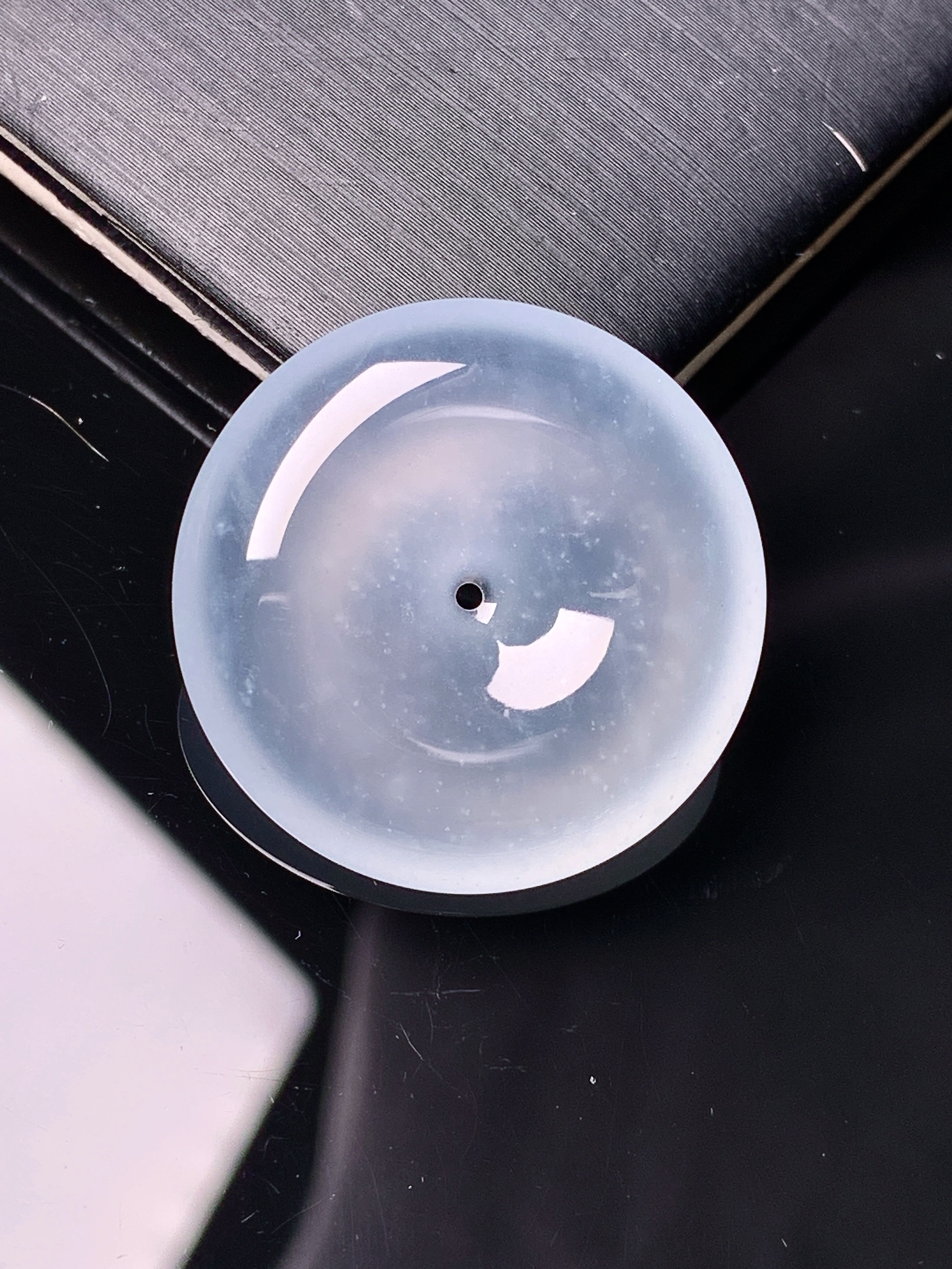 冰种平安扣吊坠 玉质细腻 色泽艳丽清新 水润亮眼 整体尺寸25.2*5.3 j6