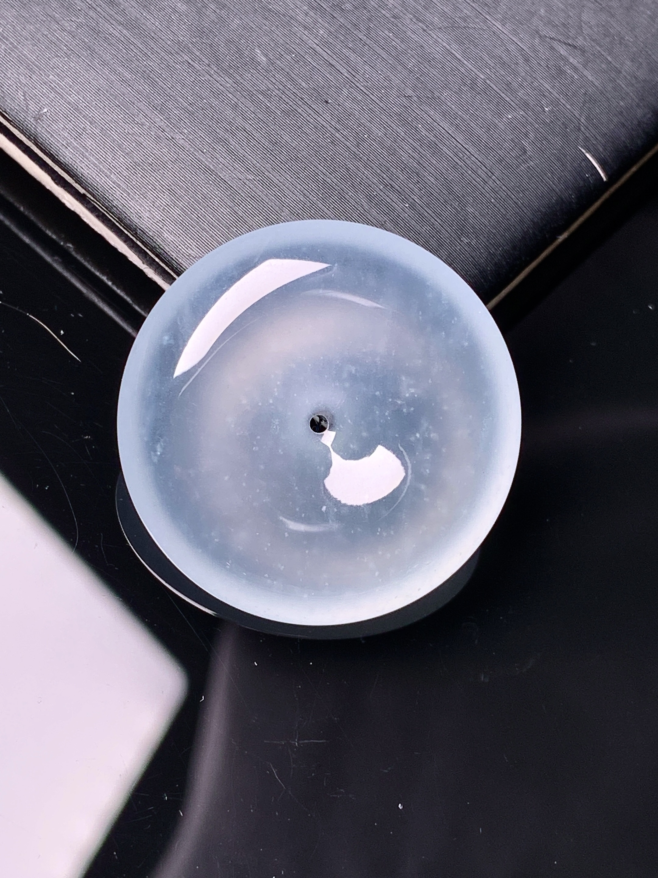 冰种平安扣吊坠 玉质细腻 色泽艳丽清新 水润亮眼 整体尺寸25.2*5.3 j6