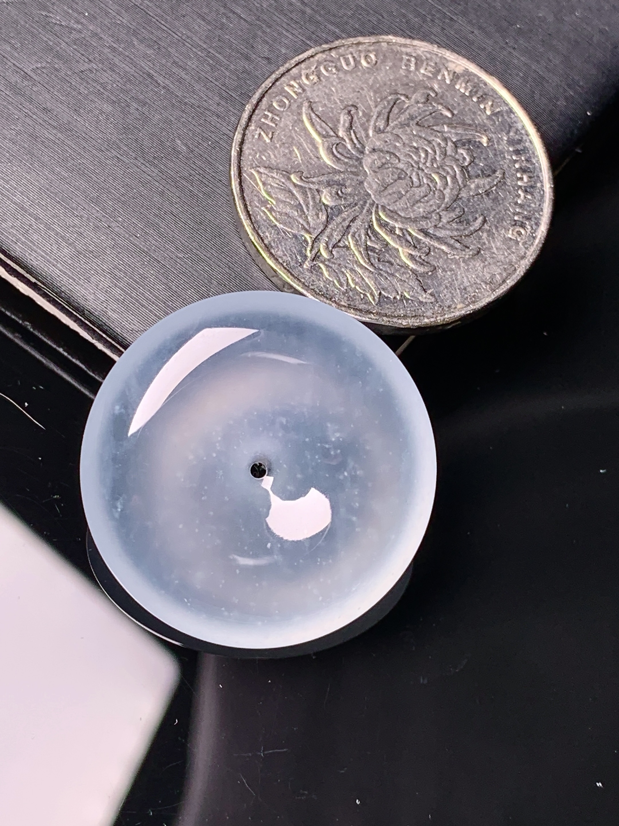 冰种平安扣吊坠 玉质细腻 色泽艳丽清新 水润亮眼 整体尺寸25.2*5.3 j6
