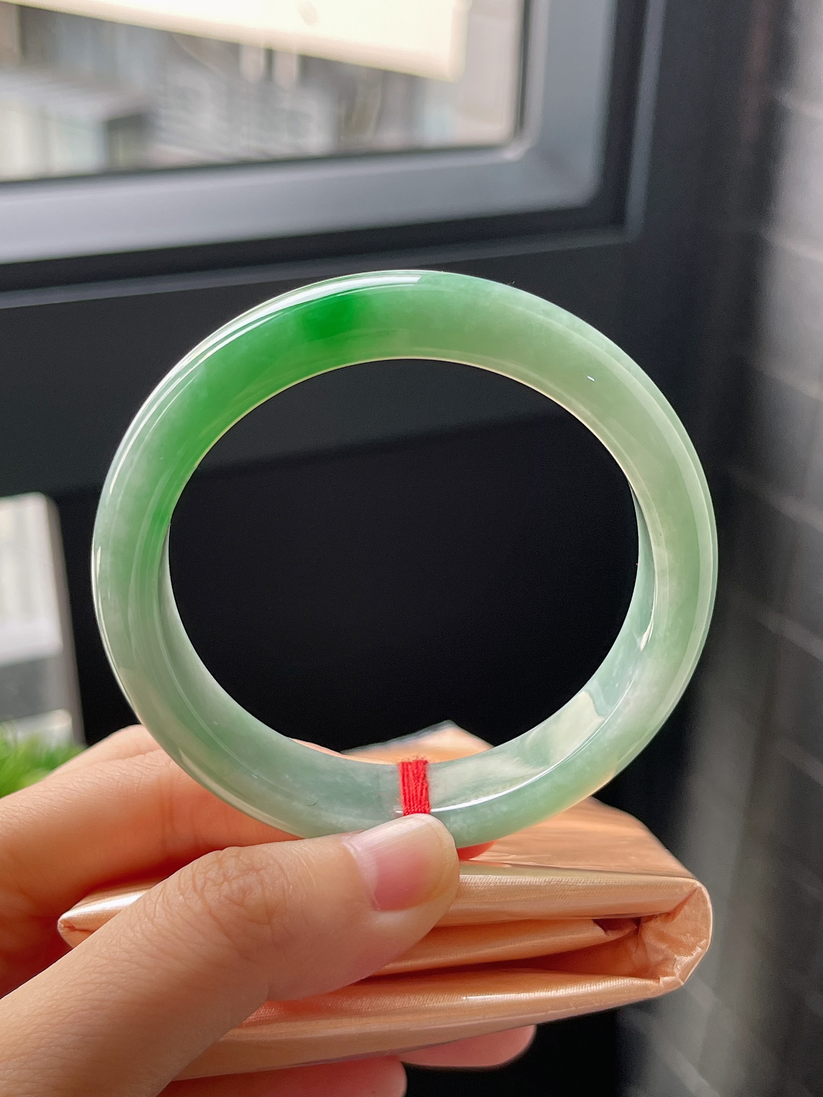 54.5，糯化种飘阳绿翡翠正圈手镯9.1