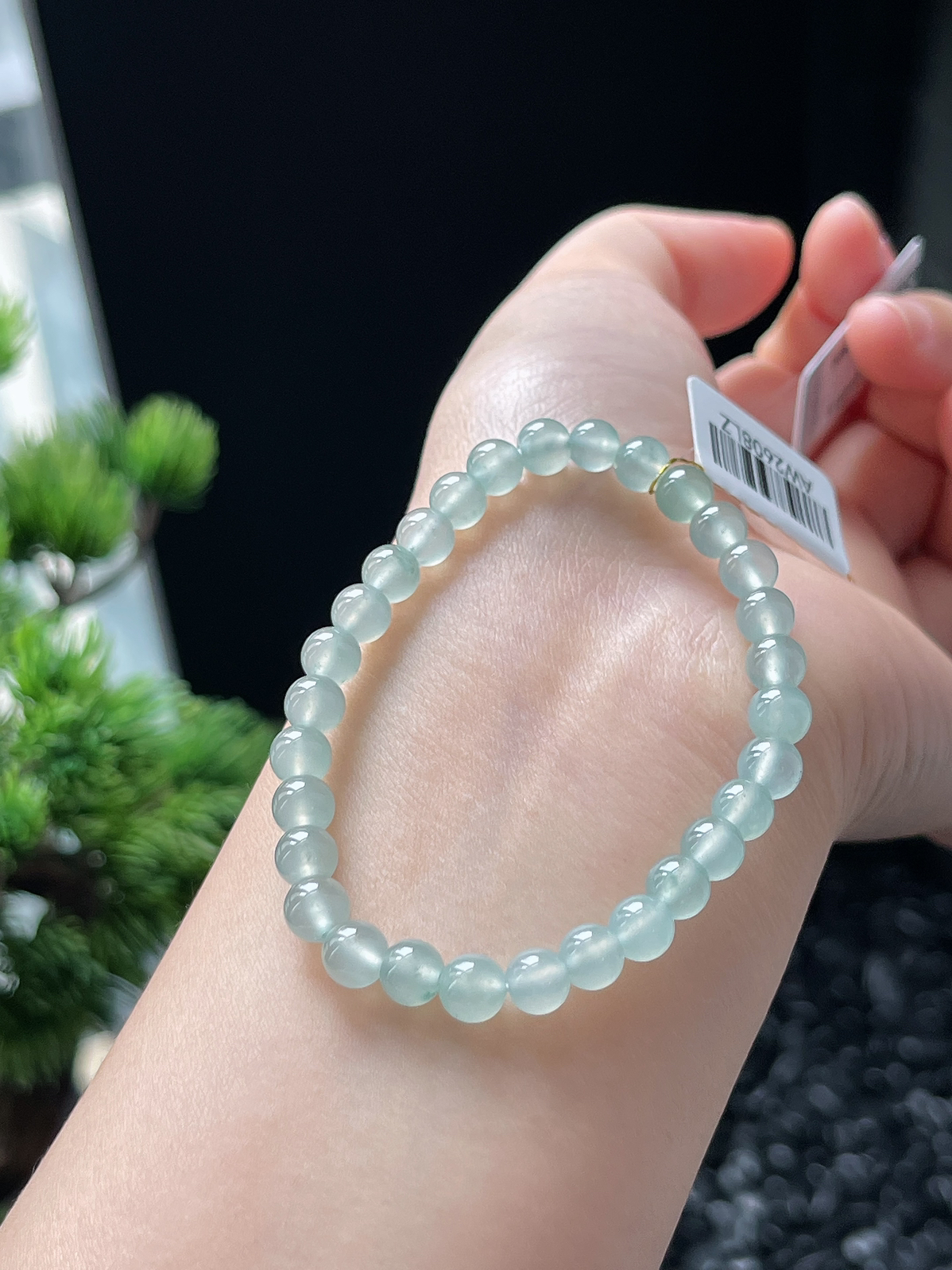 翡翠冰糯种淡绿色手链