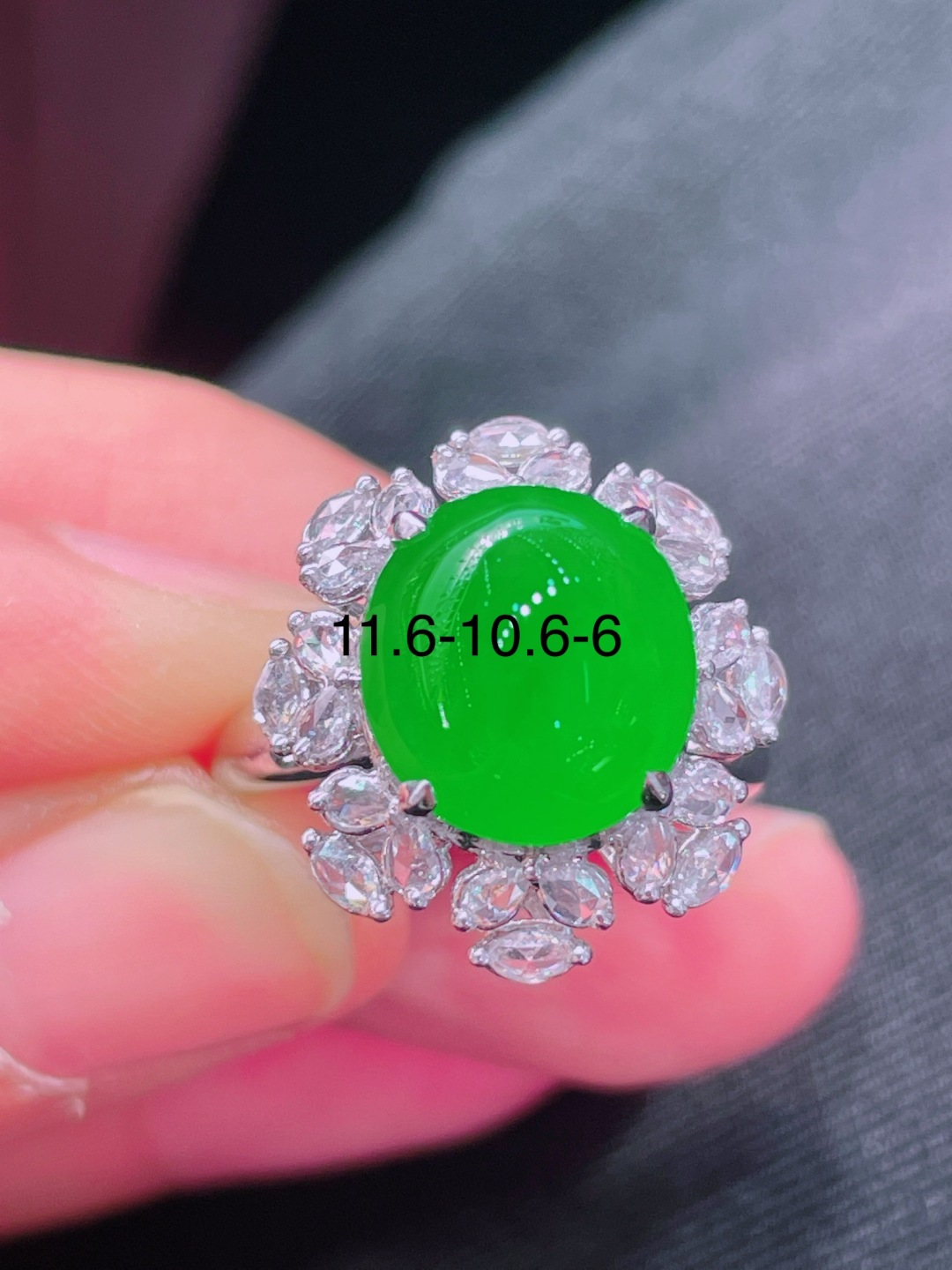 高冰绿蛋面戒指，晶莹剔透，新颖时尚，品相，11.6-10.6-6