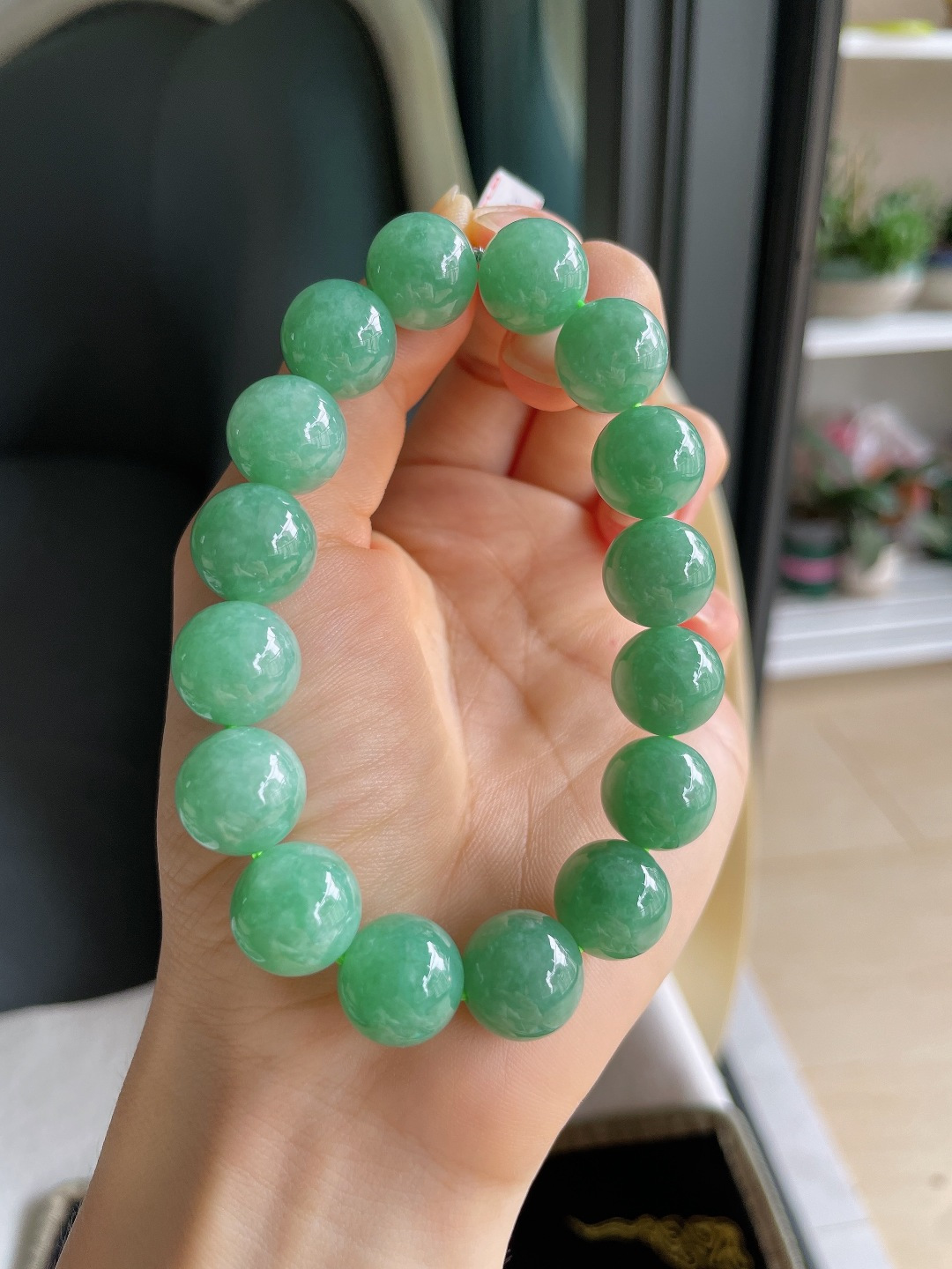 ️，缅甸天然翡翠A货，冰满绿手串，尺寸：13mm。【编4580】