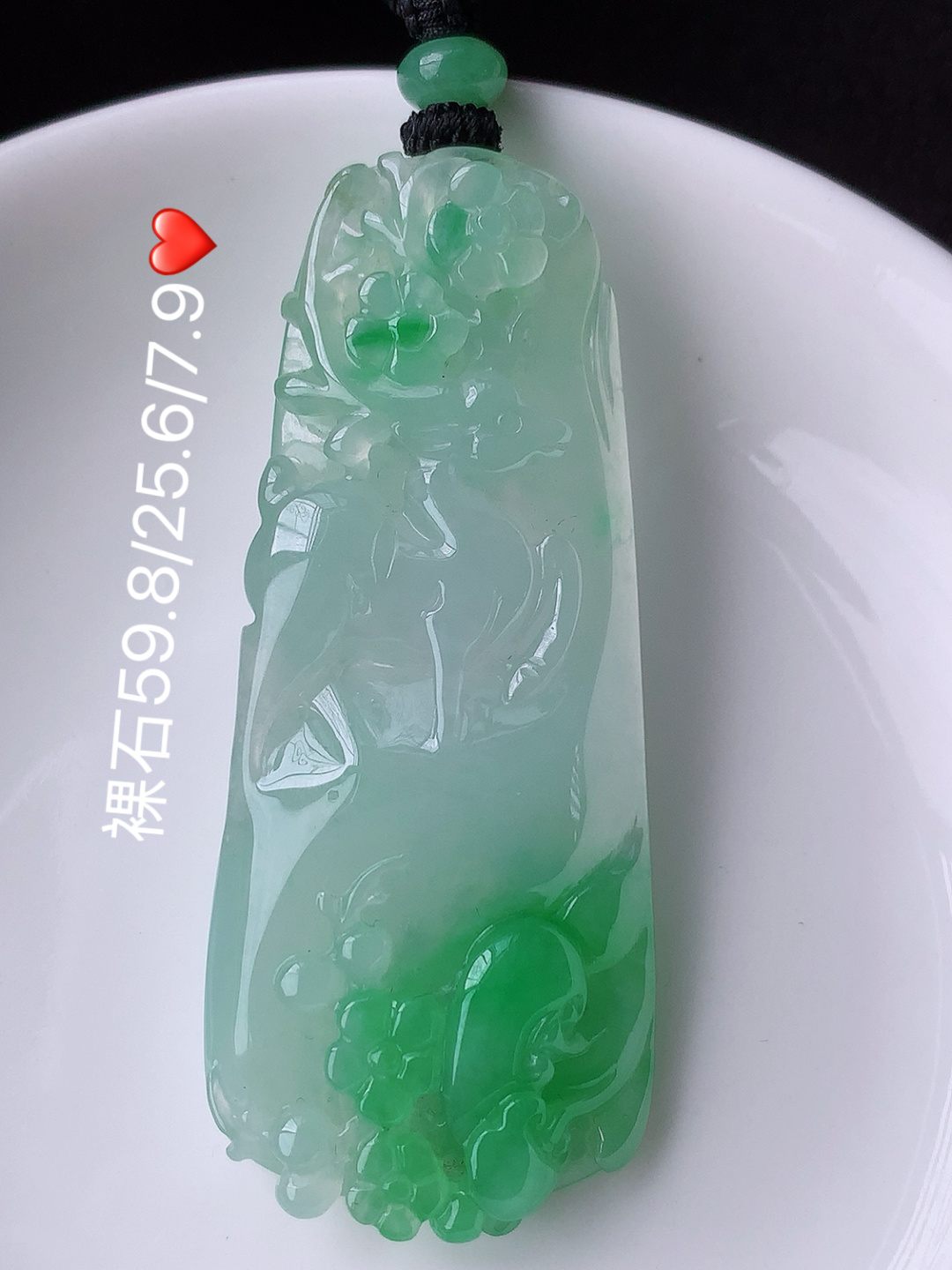 冰飘绿一鹿有你挂件,水润底子细腻，佩戴优雅迷人