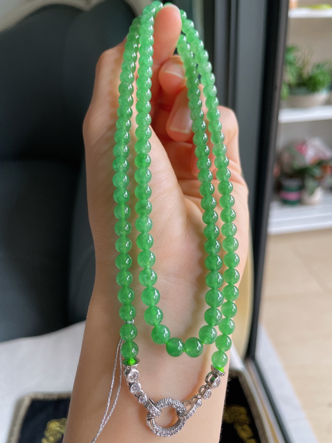 ️，缅甸天然翡翠A货，冰满绿珠链，尺寸：5.5mm108颗。【编4561】
