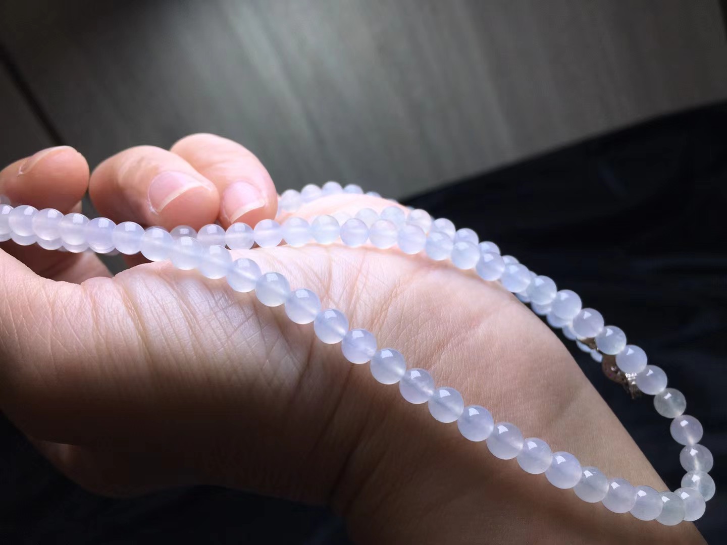 冰种起莹珠链，卡5.2～5mm，138颗，种好，玉质细腻，均匀，冰透水润，通透