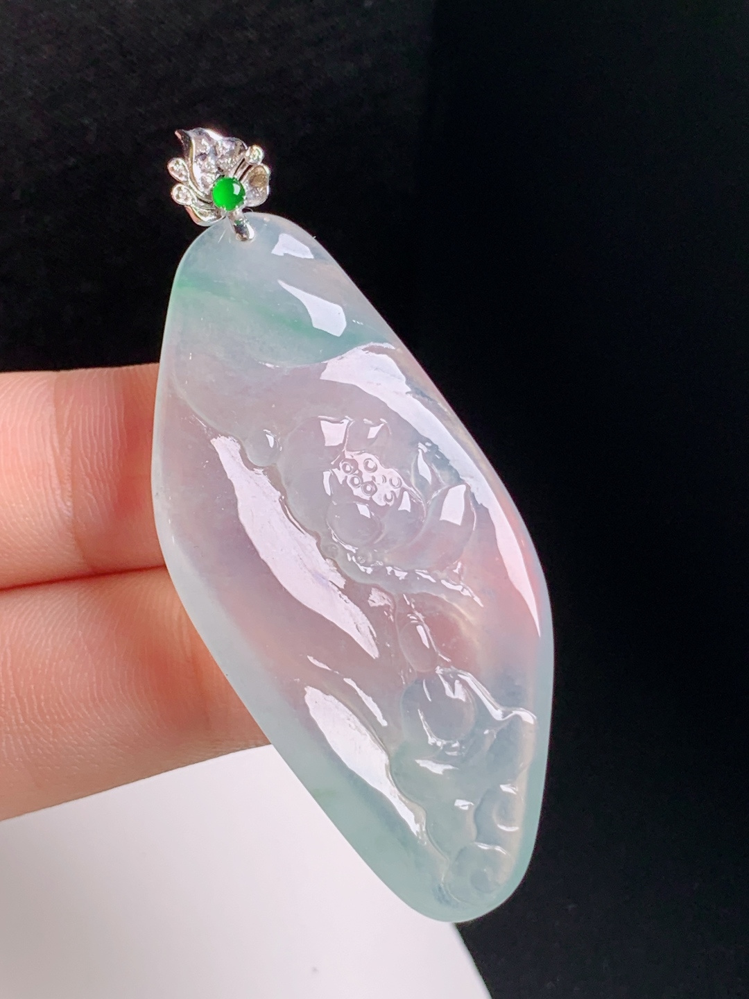 高冰荷花悟道吊坠，清透莹润，线条温婉，和和美美