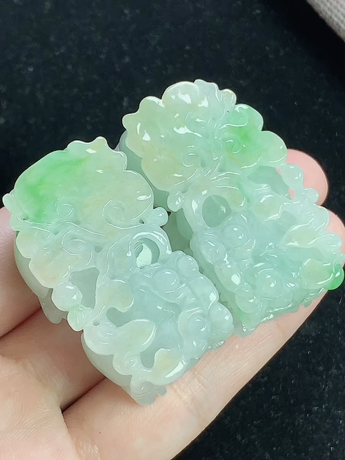 黄加绿霸王貔貅一对，无裂，尺寸43.3*23.7*15.1mm，D31ayd