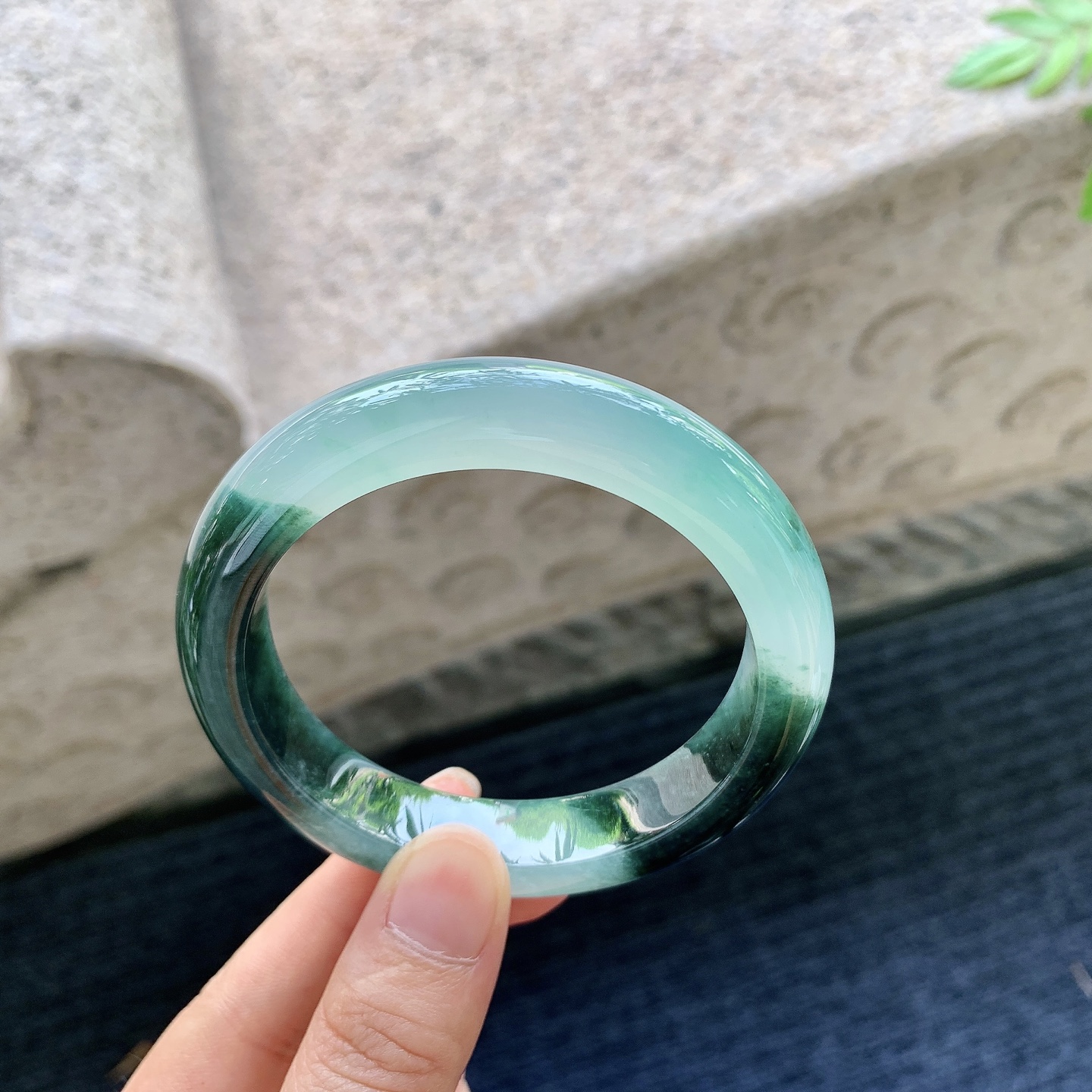 正圈55 56，冰糯飘绿，水润，种老，细腻，有纹线