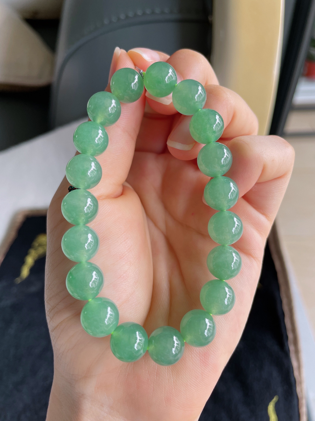 ️，天然翡翠A货，冰满绿冰晴绿手串，尺寸：9.8mm。【编4428】