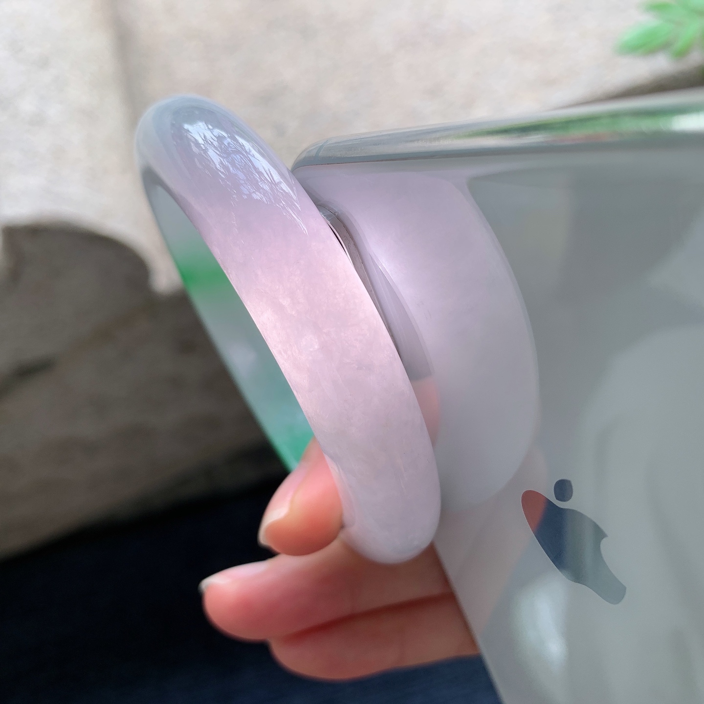 正圈54 55，圈口55.3/12.8/10.2，编码G15090117，细糯飘绿，水润，种老，细腻，打灯有棉线