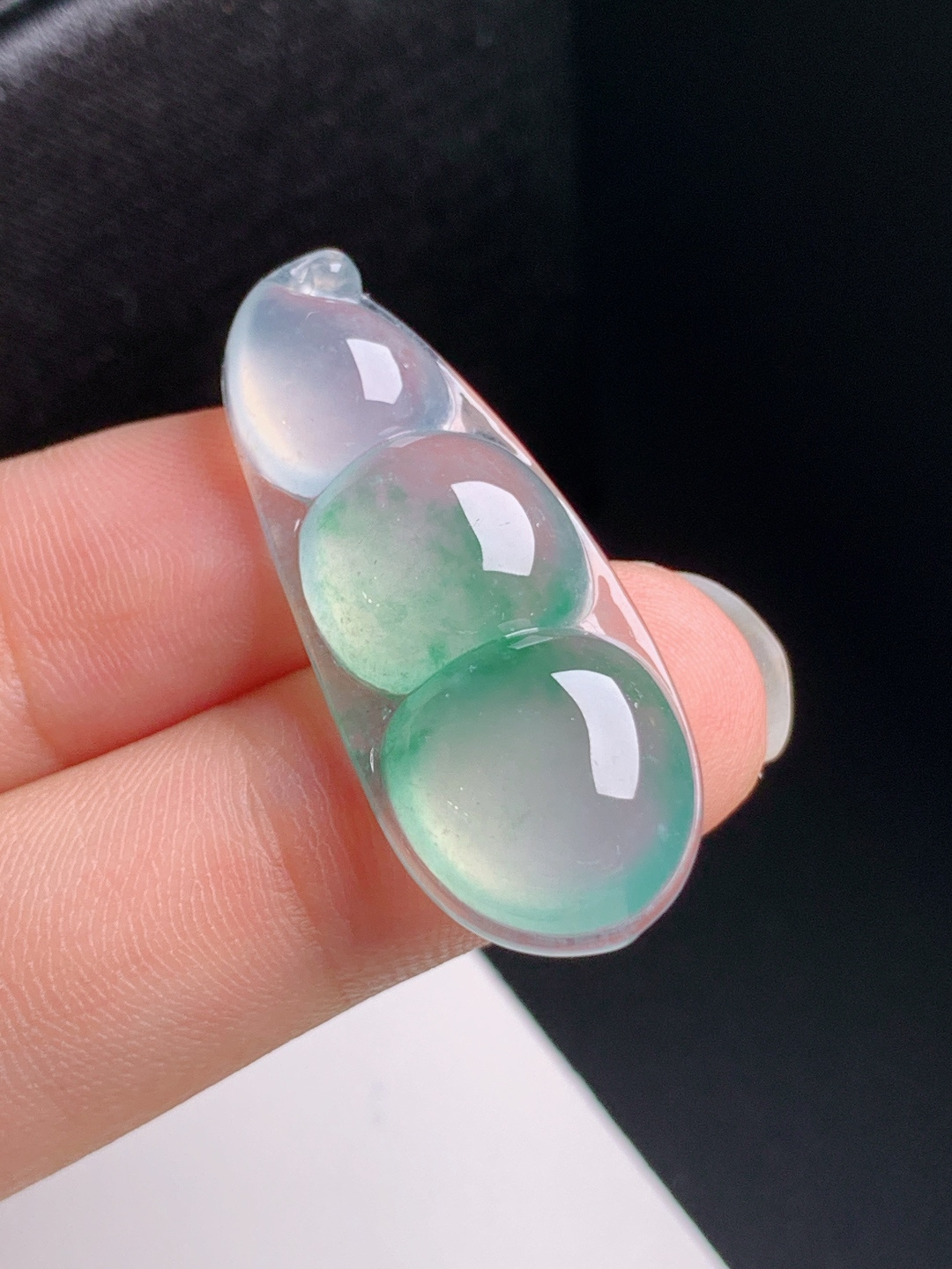 冰种飘绿福豆，种老起胶，饱满圆润，四季纳福