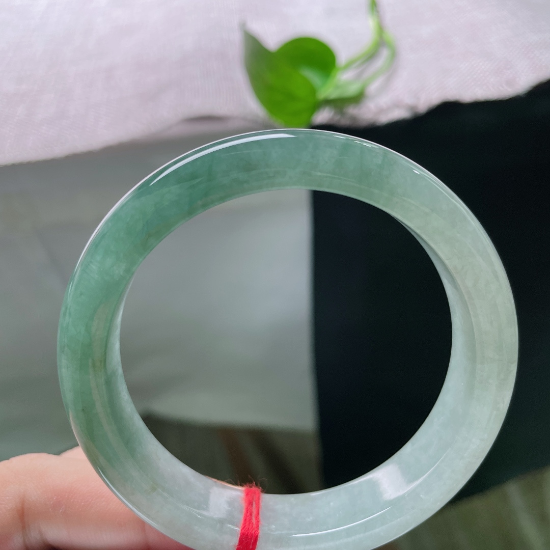 冰油正圈，色线，种老起光，半山半水，深浅湖水色自然交融，意境清幽温润。ss56279a