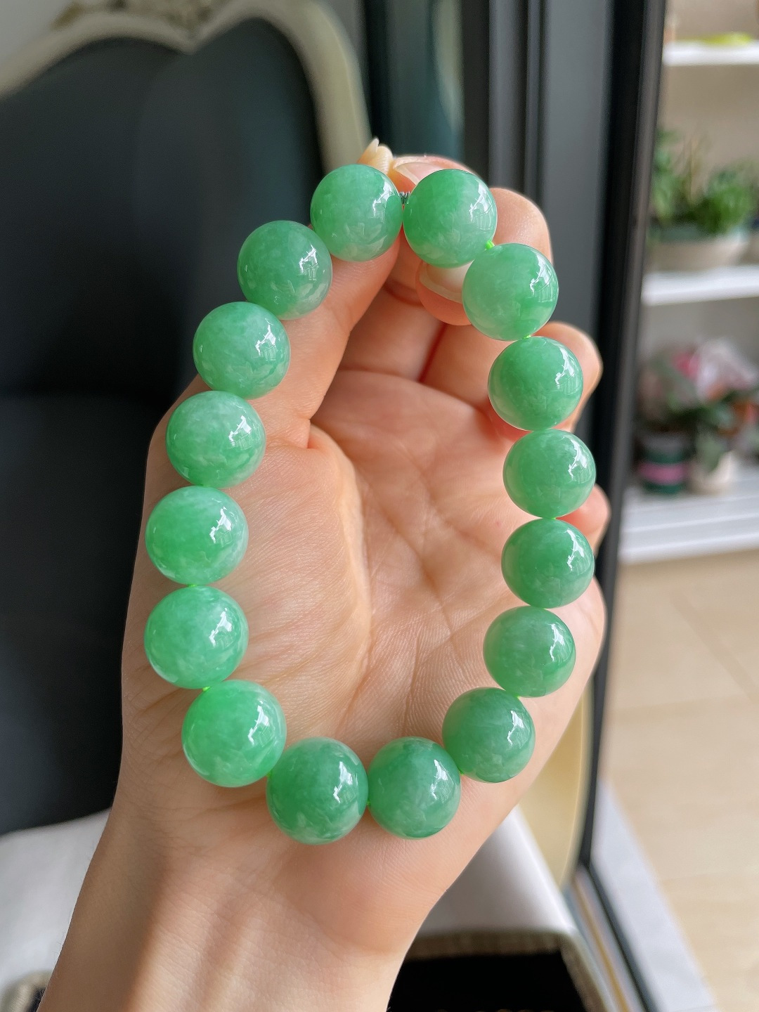 缅甸天然翡翠A货，冰满绿手串，尺寸：13mm。【编4571】