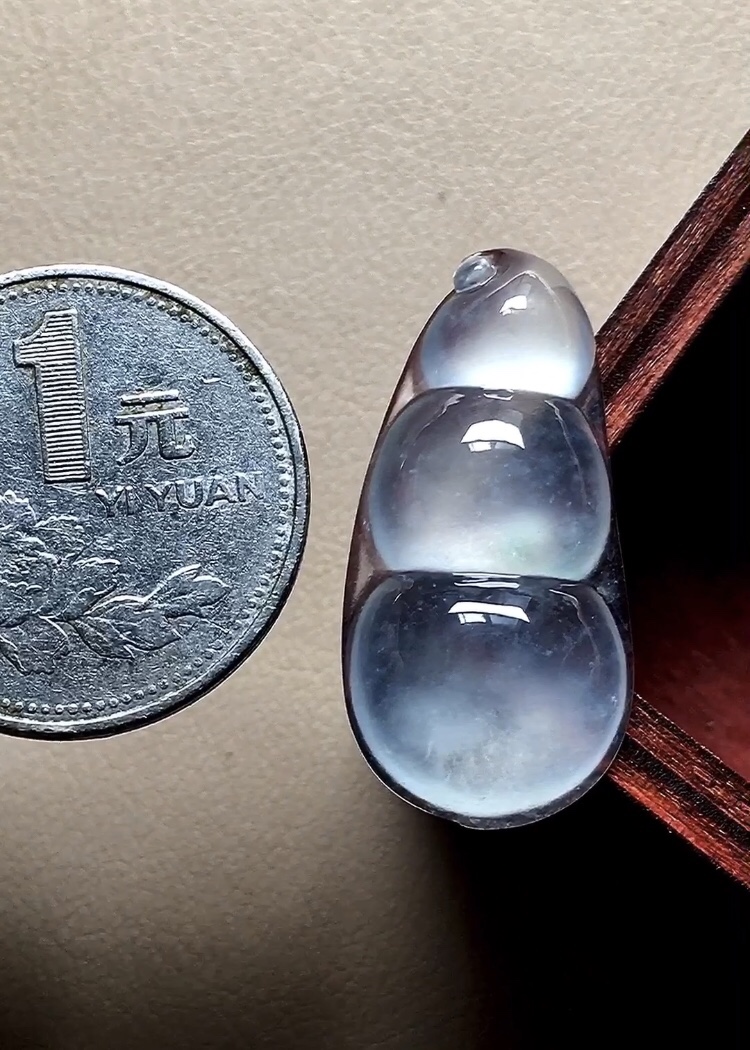 玻璃种福豆，底子水润起胶，荧润起光，无裂，尺寸31*15.2*5.6
