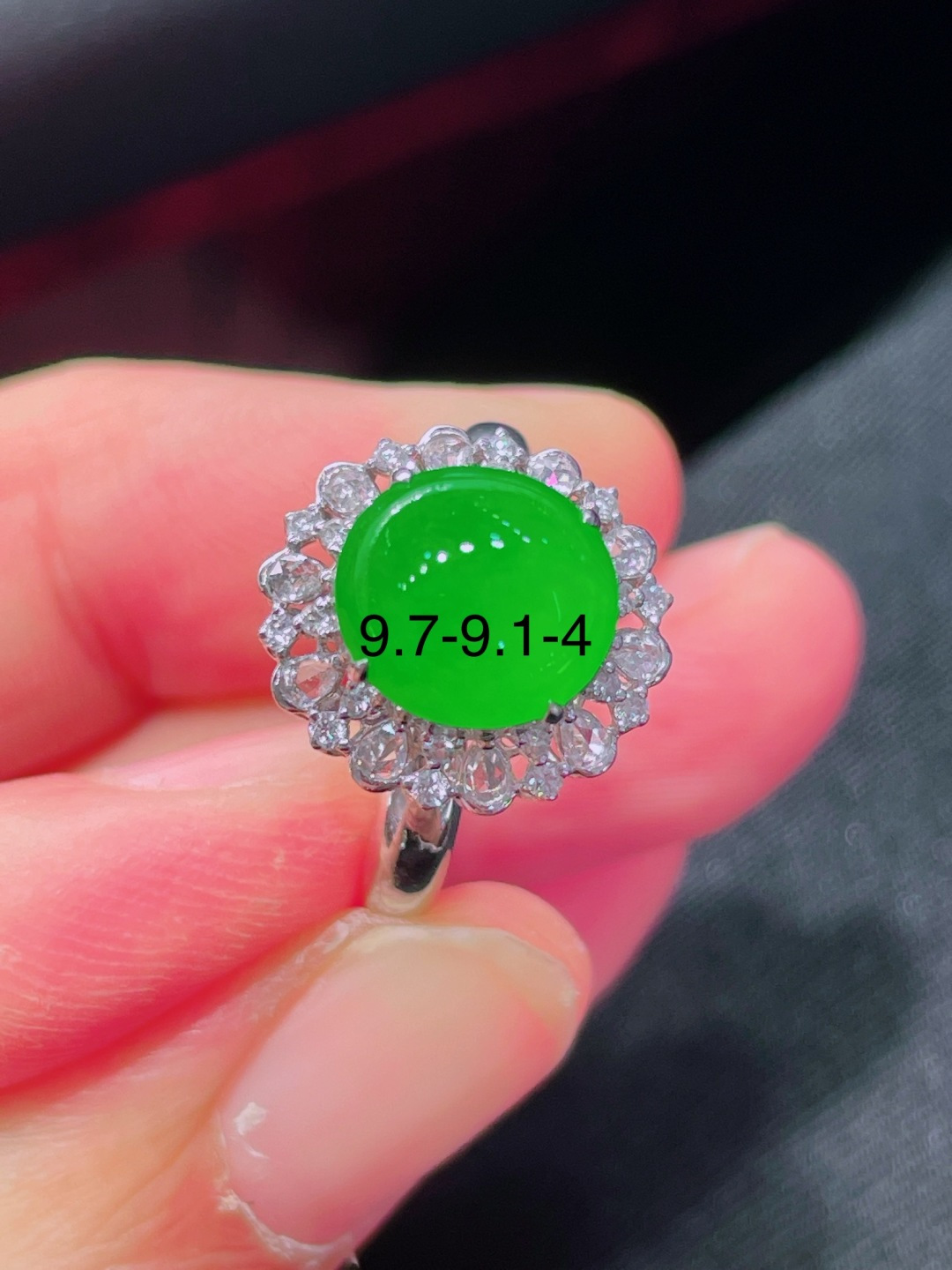 高冰绿蛋面戒指 晶莹剔透，新颖时尚，品相，9.7-9.1-4