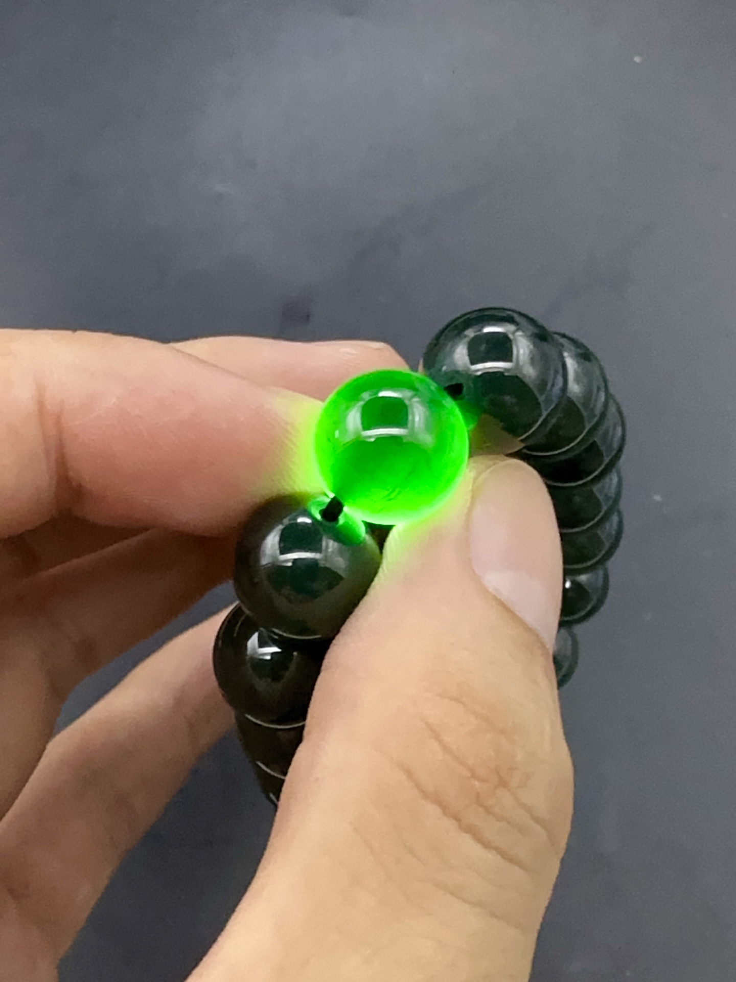 ️【墨翠手串13mm】老坑冰种   黑度好  灯照全透  呈帝王绿  种老起光   底极细腻  圆润饱满