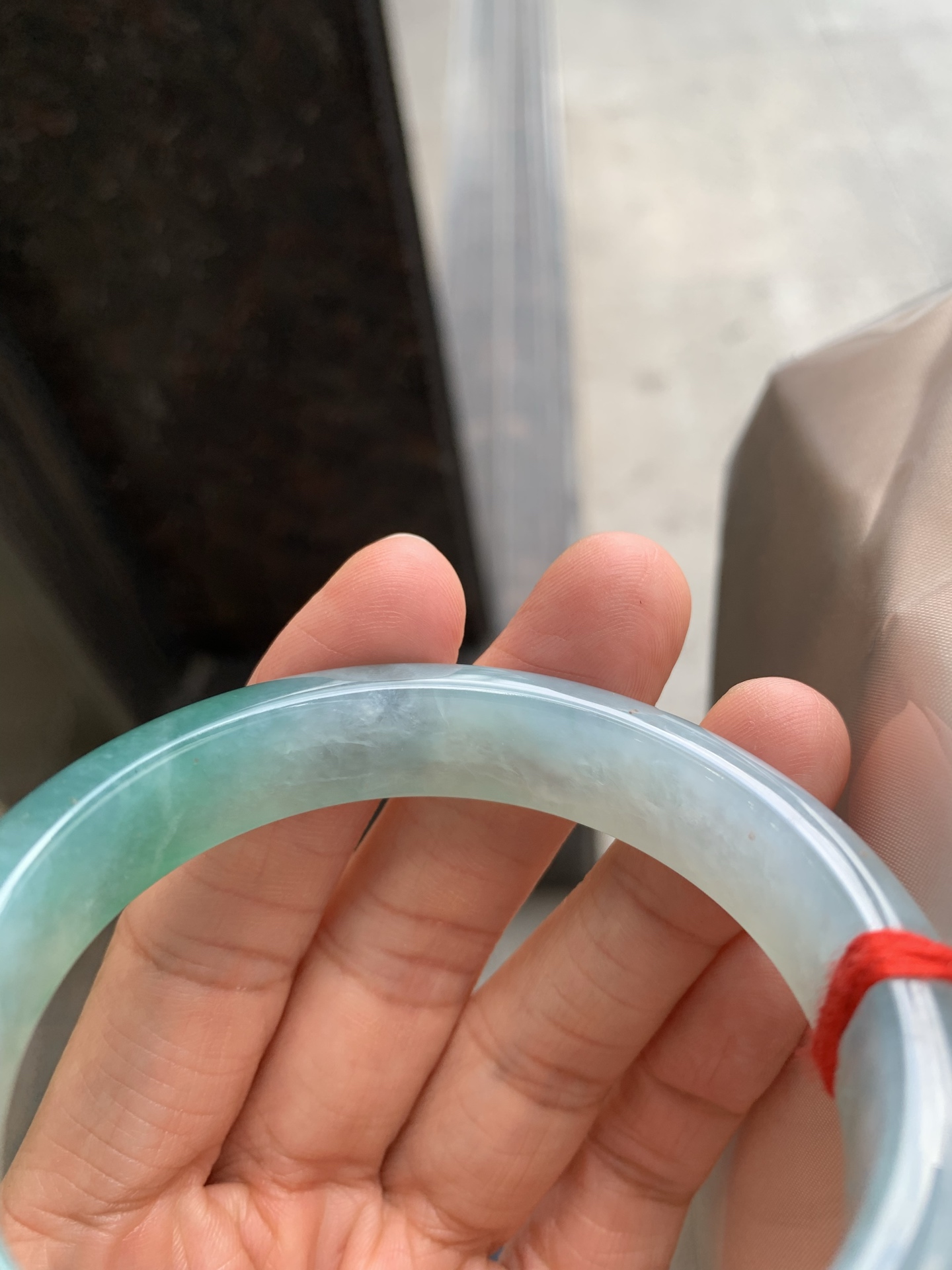 正圈飘绿 微细纹 尺寸：56.5/12.7/8.8 细腻