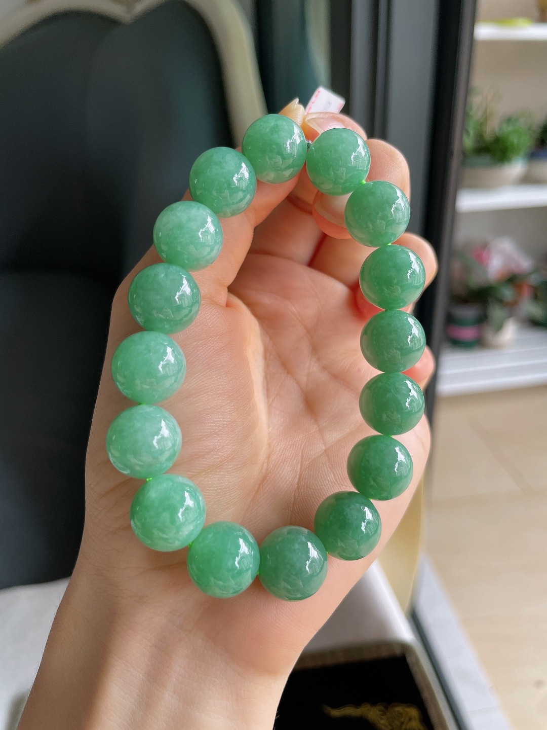️，缅甸天然翡翠A货，冰满绿手串，尺寸：13mm。【编4580】