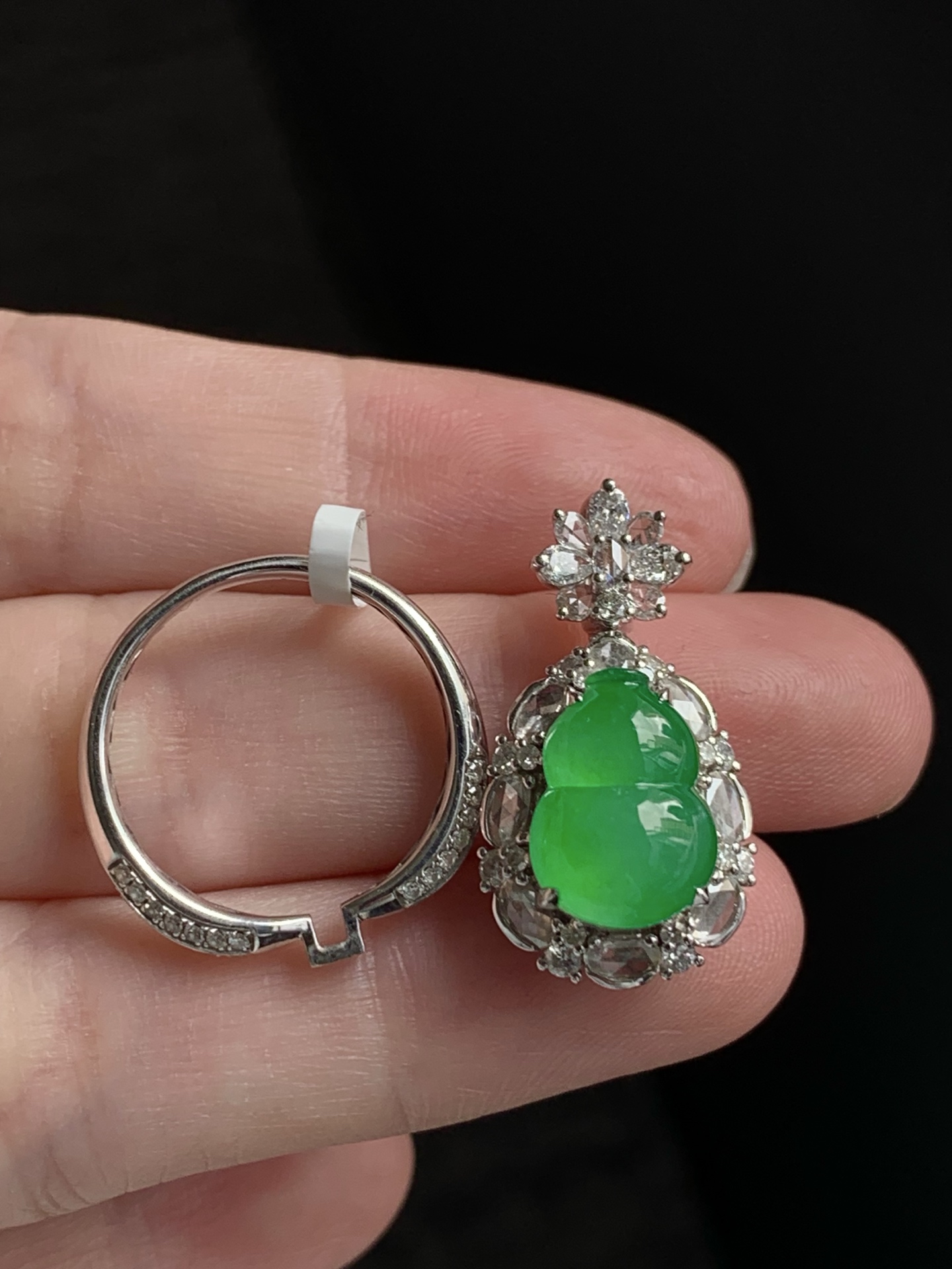 ️【18k金镶嵌葫芦吊坠戒指两用款】种老细腻，色阳浓郁起胶，尺寸：圈口：11.5，成品：24.3*