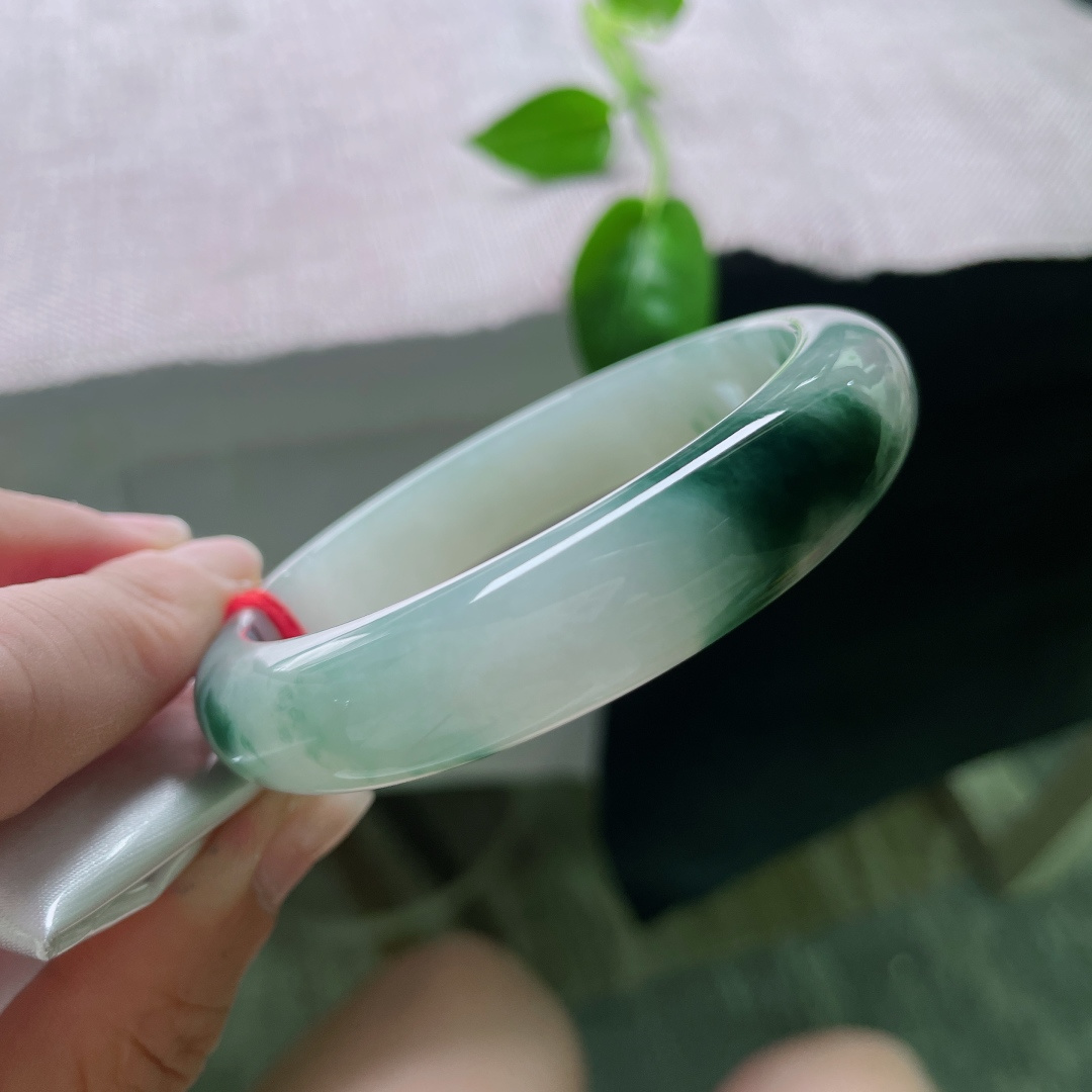 57.9/13.1/7.9飘花正圈，水润，细腻，优雅，雅致，无裂，ss57422a