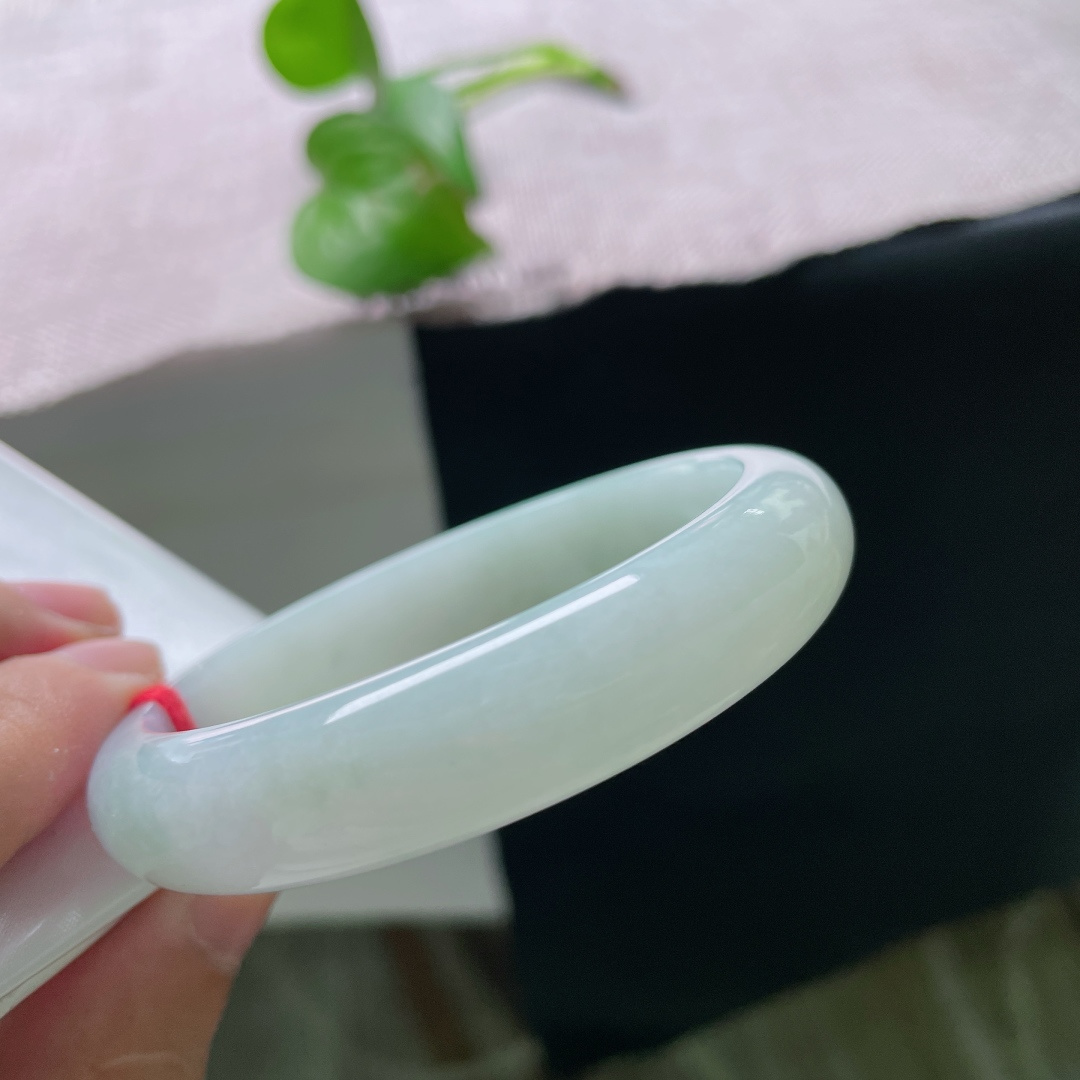 淡绿底贵妃，无裂，色调柔和不挑穿搭，简约清爽，温柔氛围感拉满。ss54969a。
