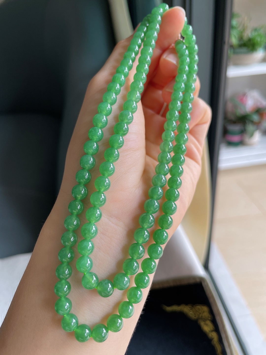 缅甸天然翡翠A货，冰满绿珠链，尺寸：6mm108颗。【编2642】