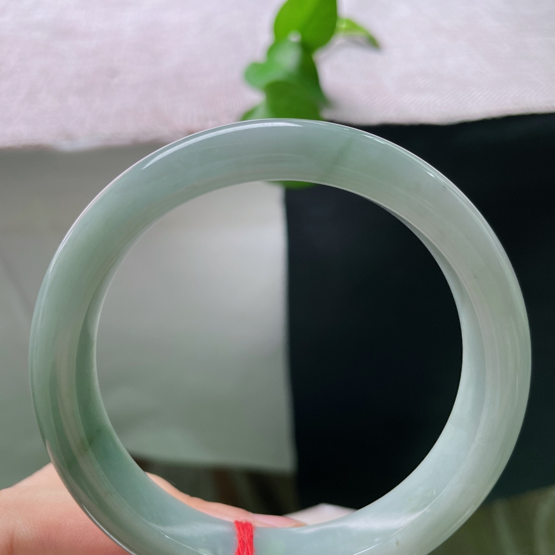 60.5/12.3/8.8，蓝底正圈，皮纹，温润冰感湖水绿，通体清爽柔和显气质。ss52163a。