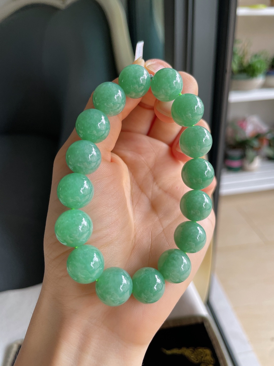 ️，缅甸天然翡翠A货，冰满绿手串，尺寸：13mm。【编4580】