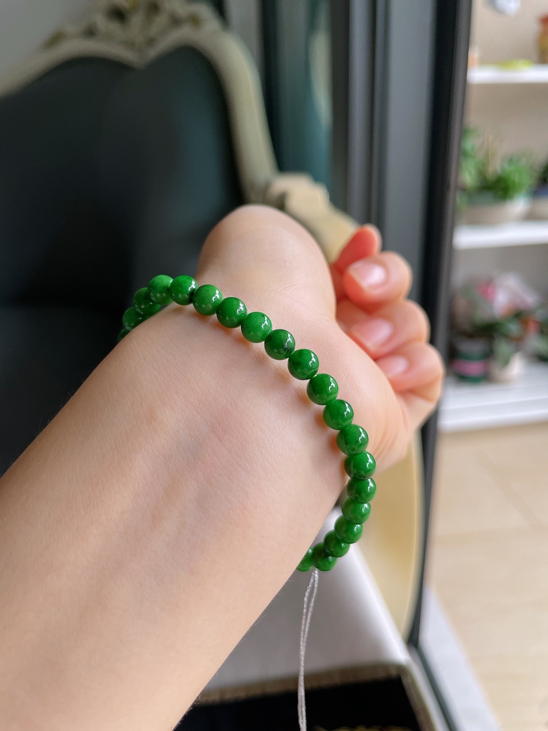 ️，缅甸天然翡翠A货，冰满绿辣绿手串，尺寸：5.7mm。【编4573】