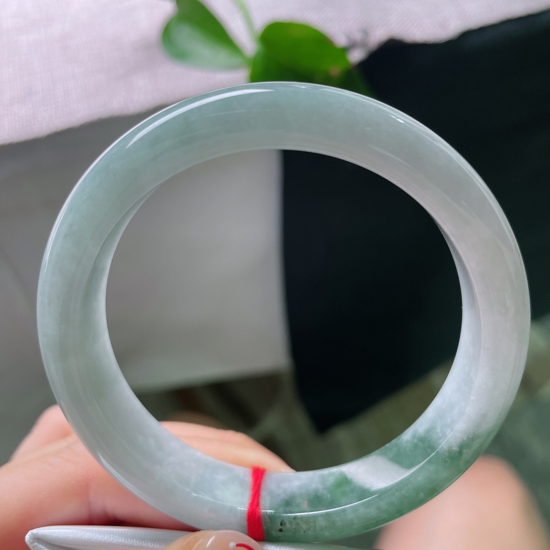 半山水正圈，水头好，种老，一镯两镜，一点小细纹可以忽略