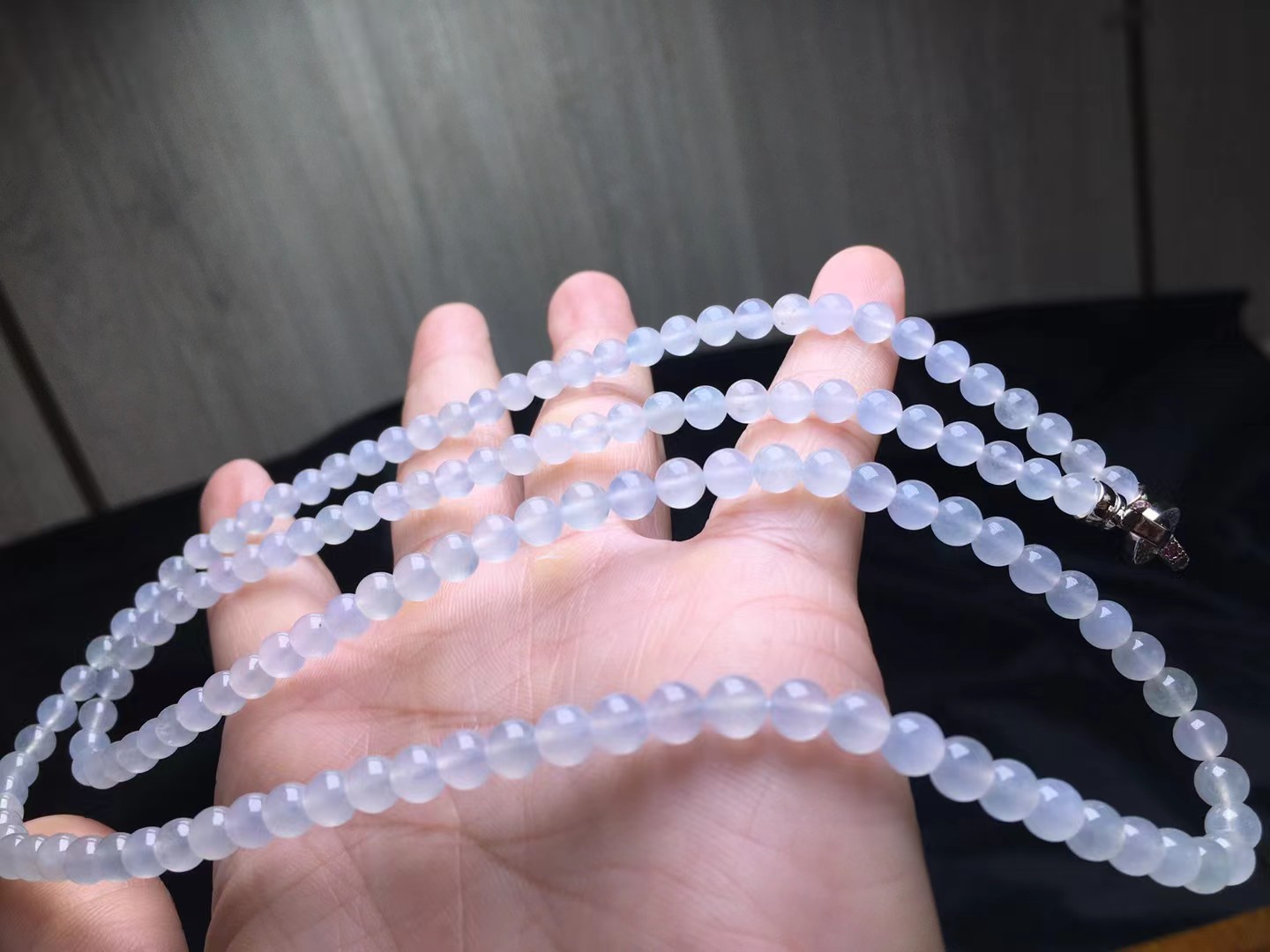 冰种起莹珠链，卡5.2～5mm，138颗，种好，玉质细腻，均匀，冰透水润，通透